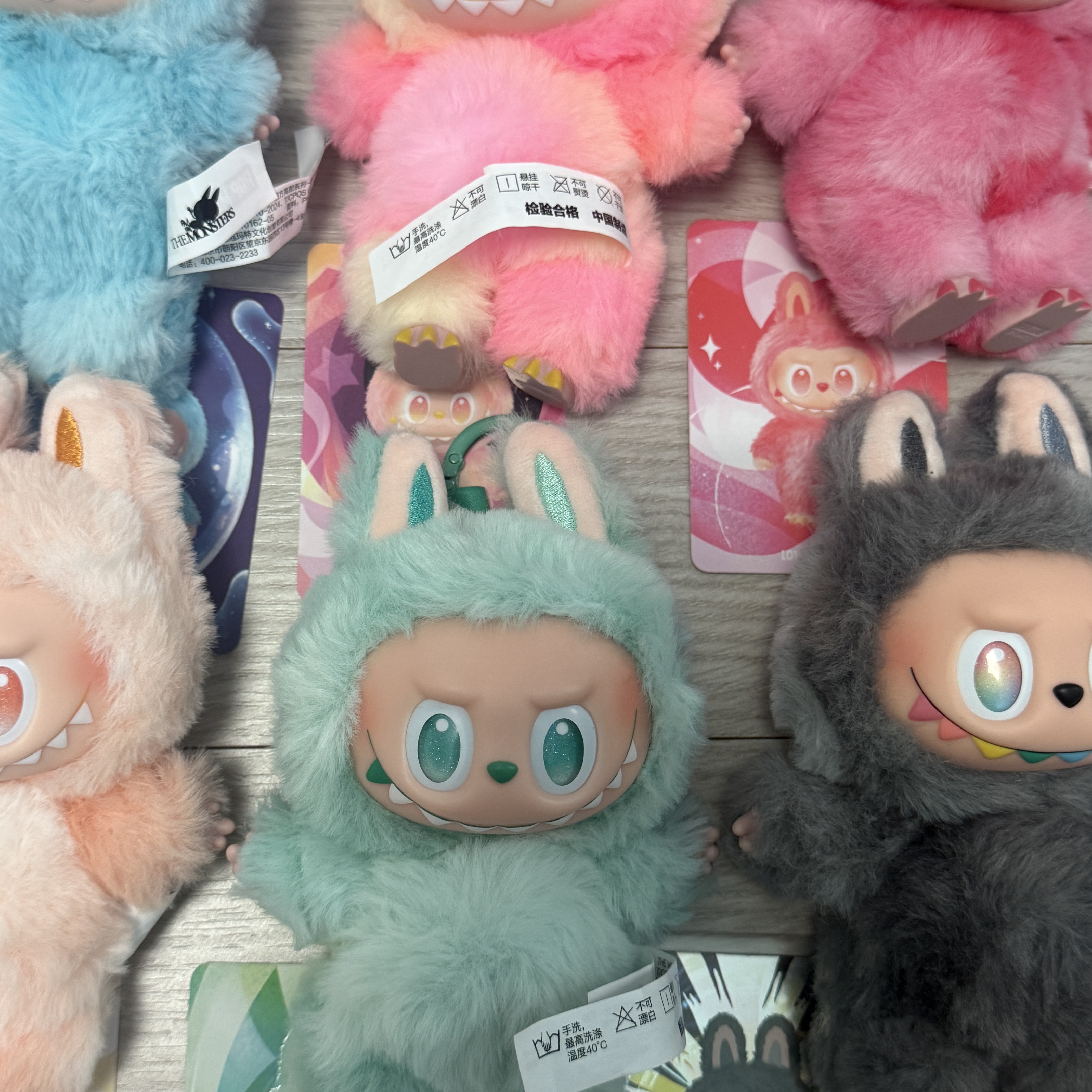Pop Mart Labubu The Monsters Highlight Series Sealed Case (6 Blind Boxes) 착용 스타일 - 1