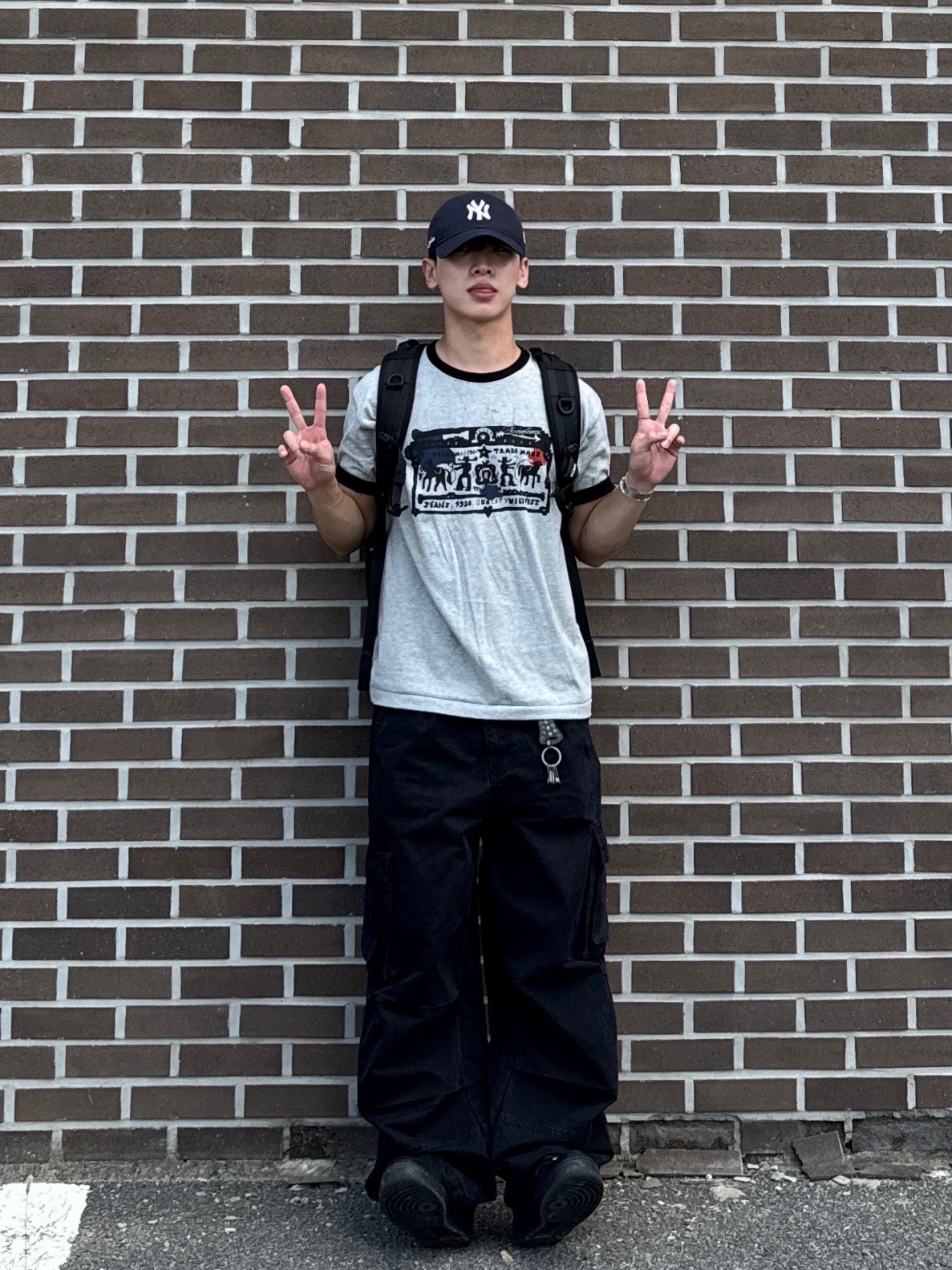 Thevinylhouse Cowboy Pictogram Ringer Tee Grey, [KREAM 단독] Thevinylhouse Cowboy Pictogram Ringer Tee Black 착용 스타일 - 1