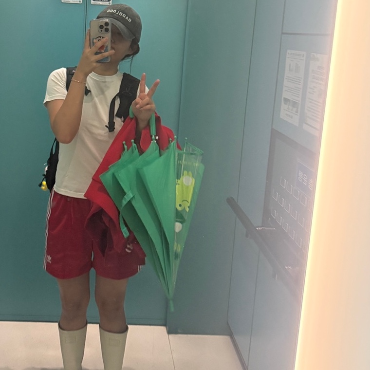 (W) Adidas Firebird Shorts Better Scarlet White - KR Sizing, (W) Rockfishweatherwear Flatform Long Rain Boots Cream 착용 스타일 - 2