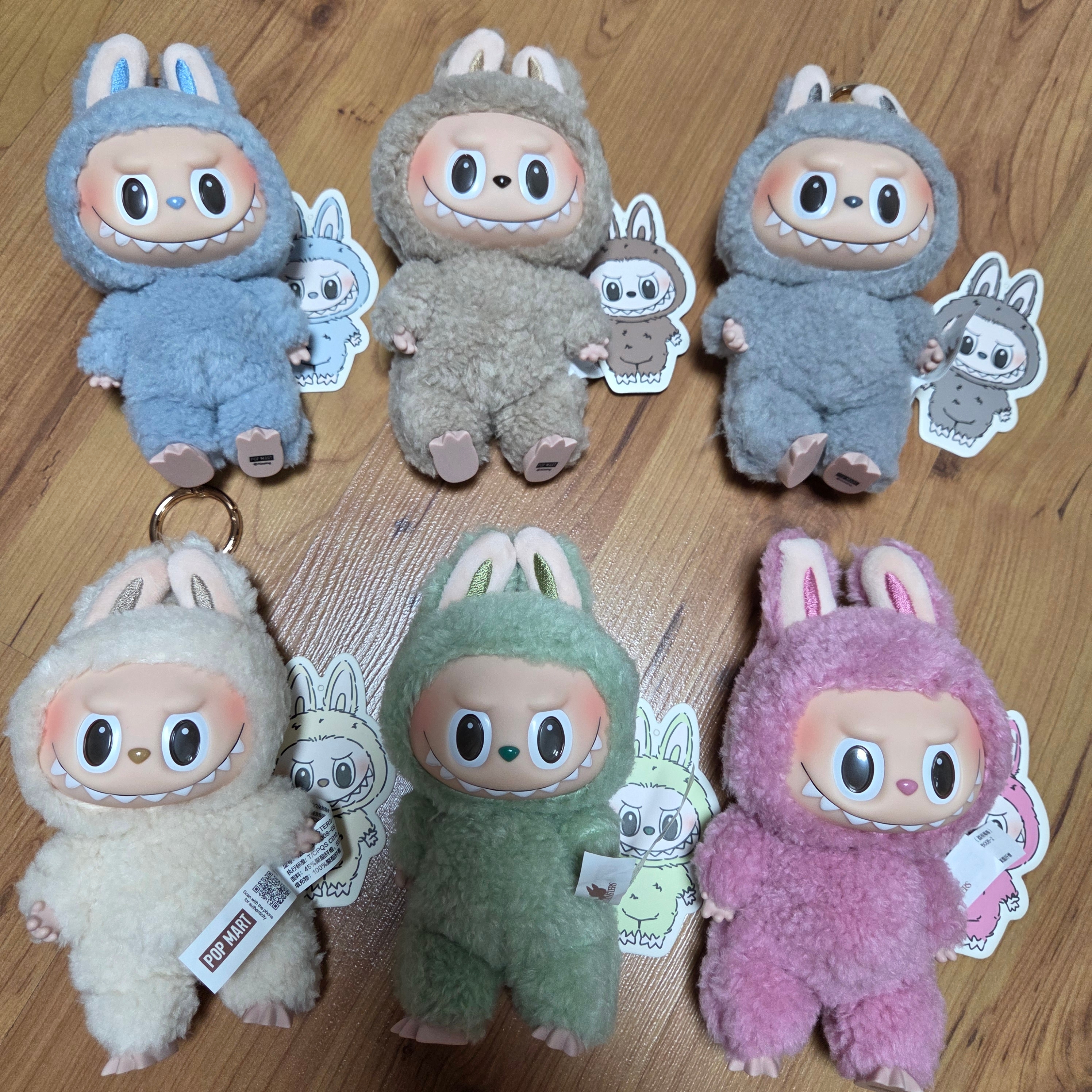 Pop Mart The Monsters Labubu Tasty Macarons Series Sealed Case (6 Blind Boxes) 착용 스타일 - 2