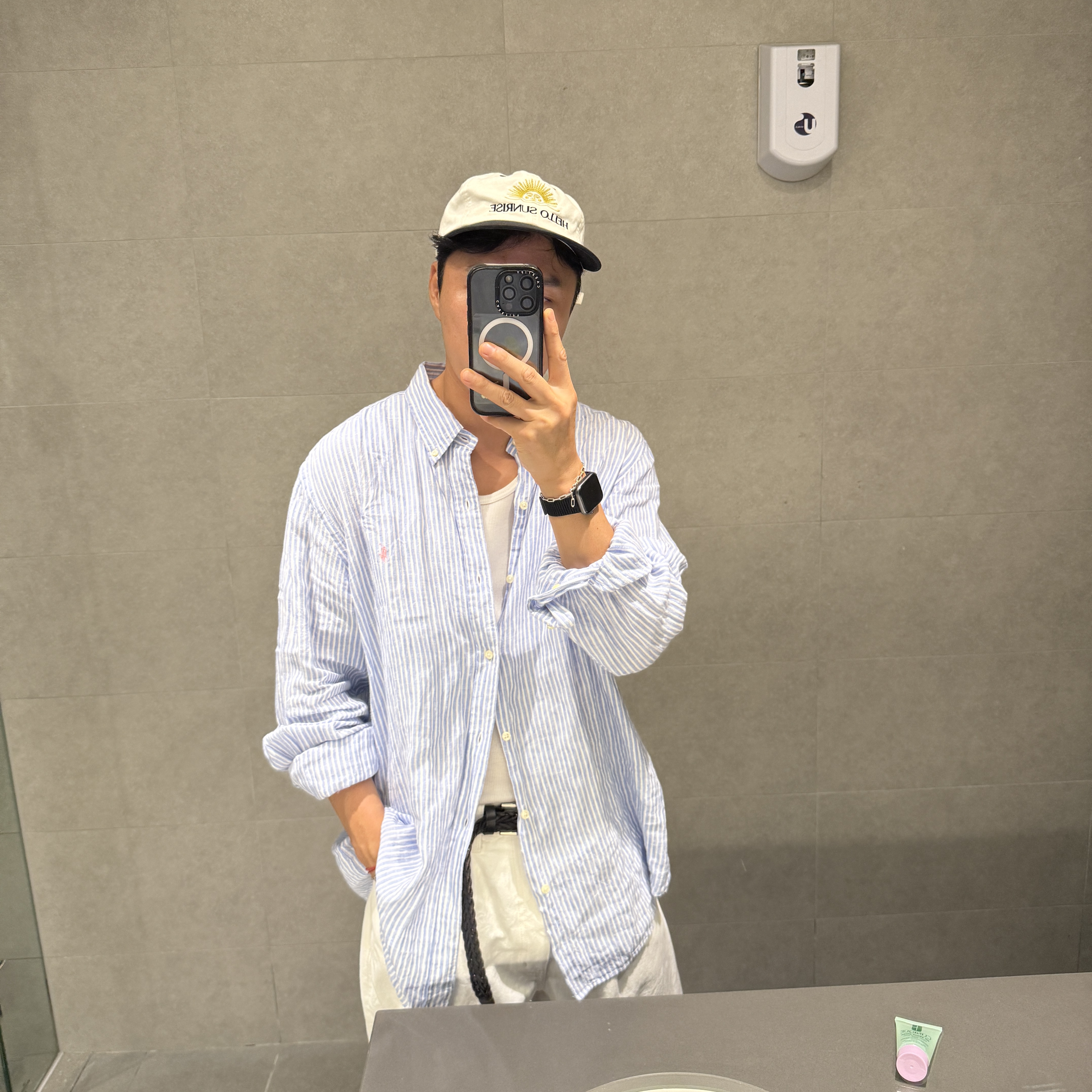 Hello Sunrise 90's Logo 6Panel Cap Ivory & Black, A.P.C. Ninon Tote Bag Black 착용 스타일 - 1