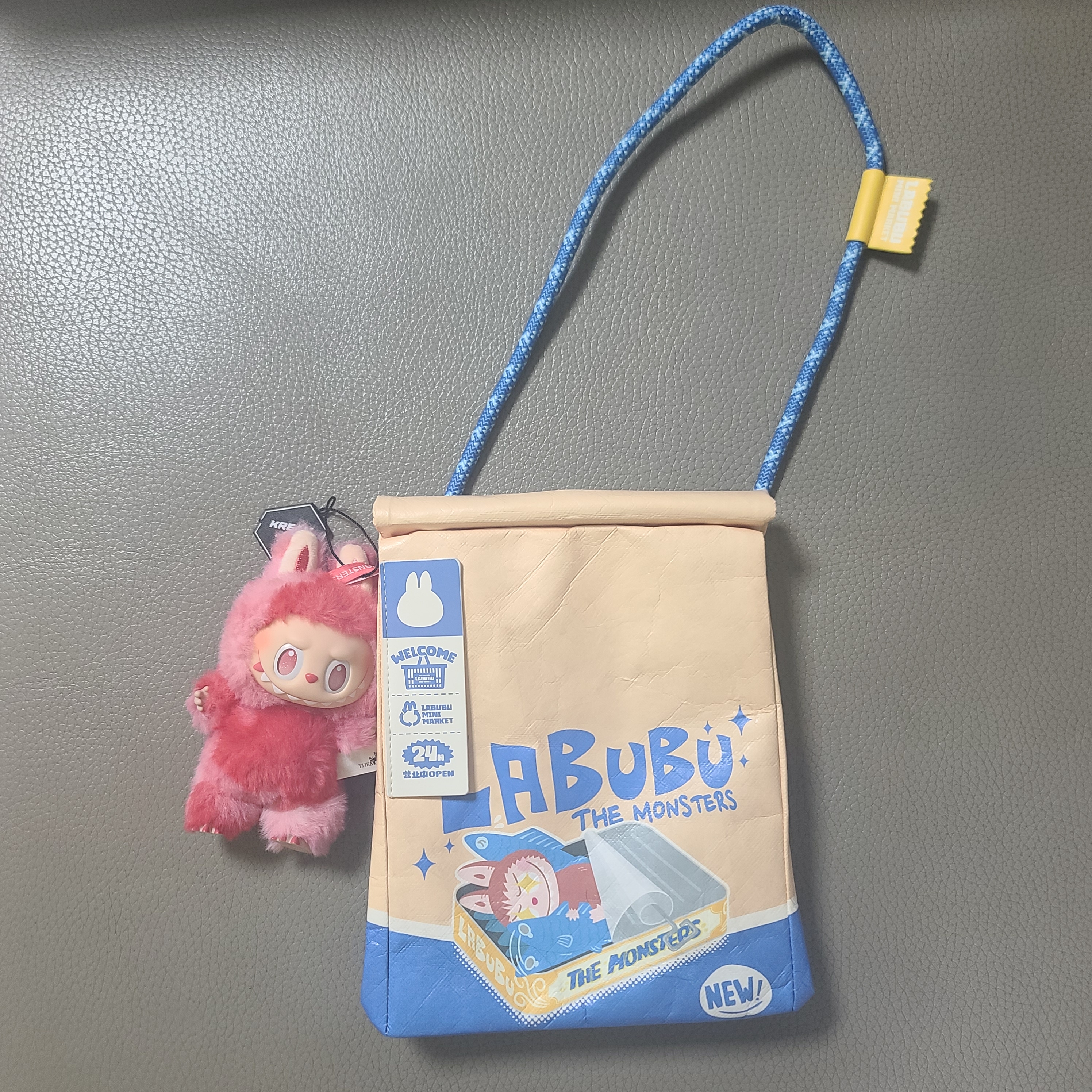 Pop Mart Labubu The Monsters Highlight Series Love Keyring (Opened Case) 착용 스타일