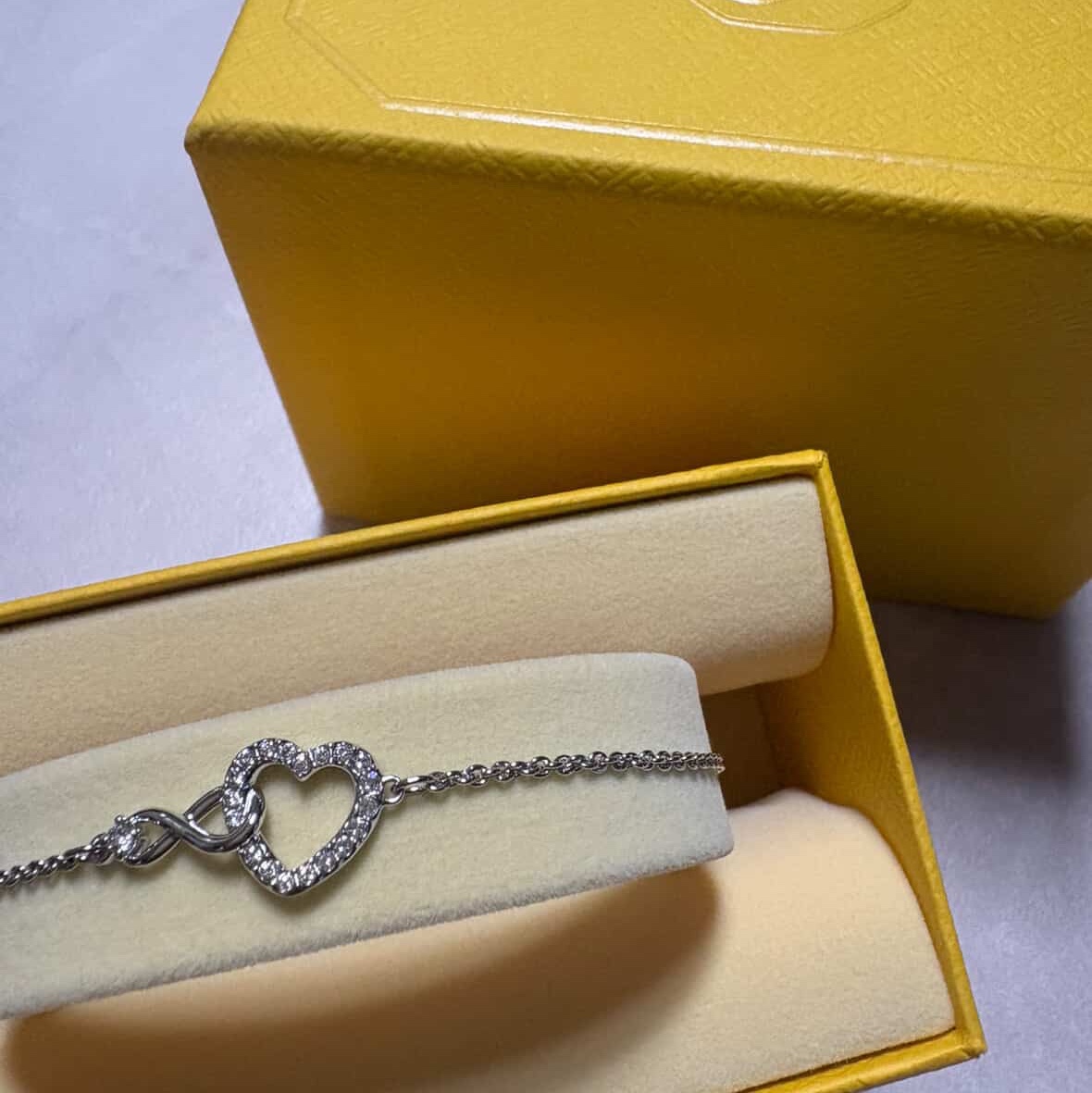 (W) Swarovski Infinity Bracelet White Rhodium Plated 착용 스타일