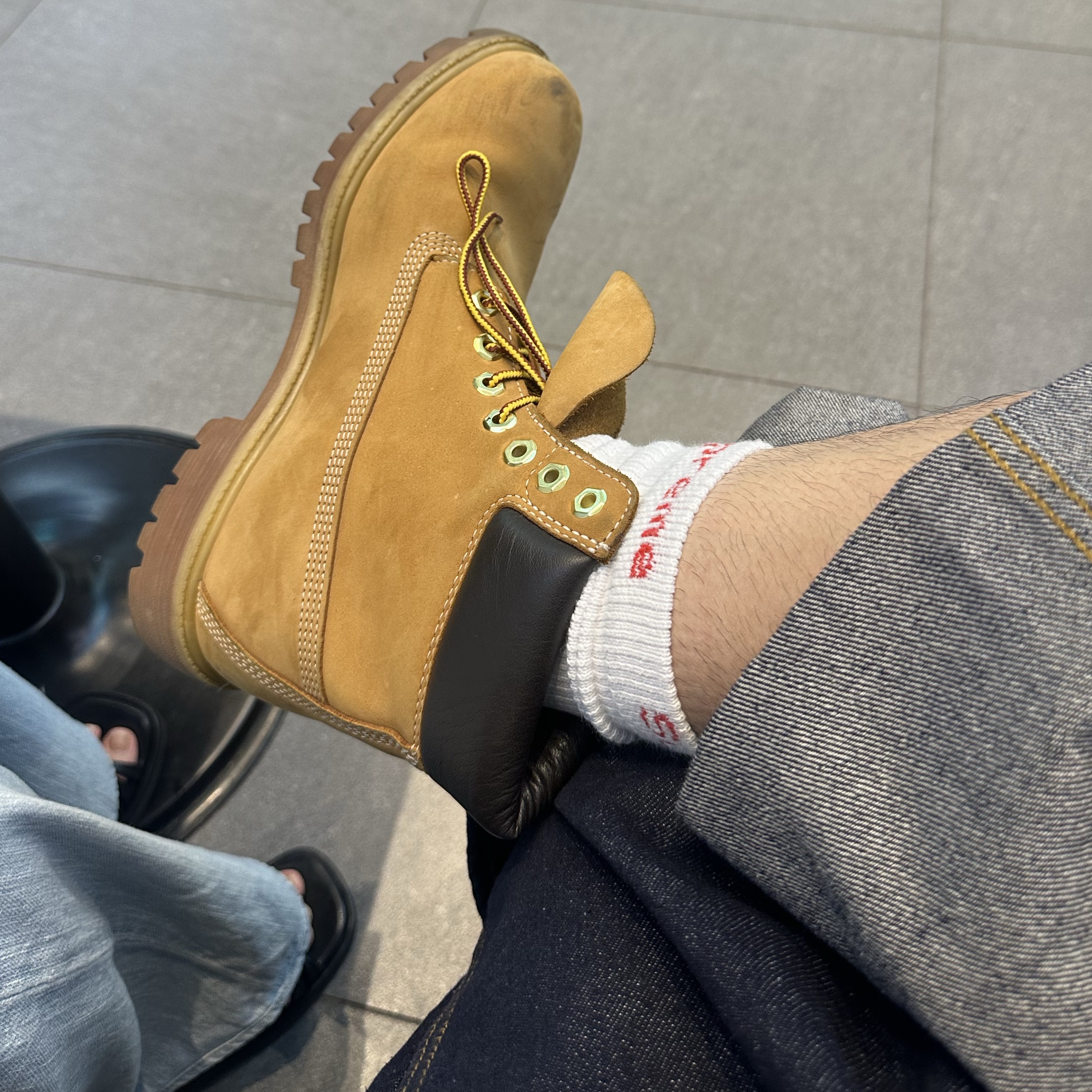 Supreme Hanes Crew Socks White (4 Pack), Timberland Premium 6 inch Waterproof Boot Wheat Nubuck - Wide 착용 스타일