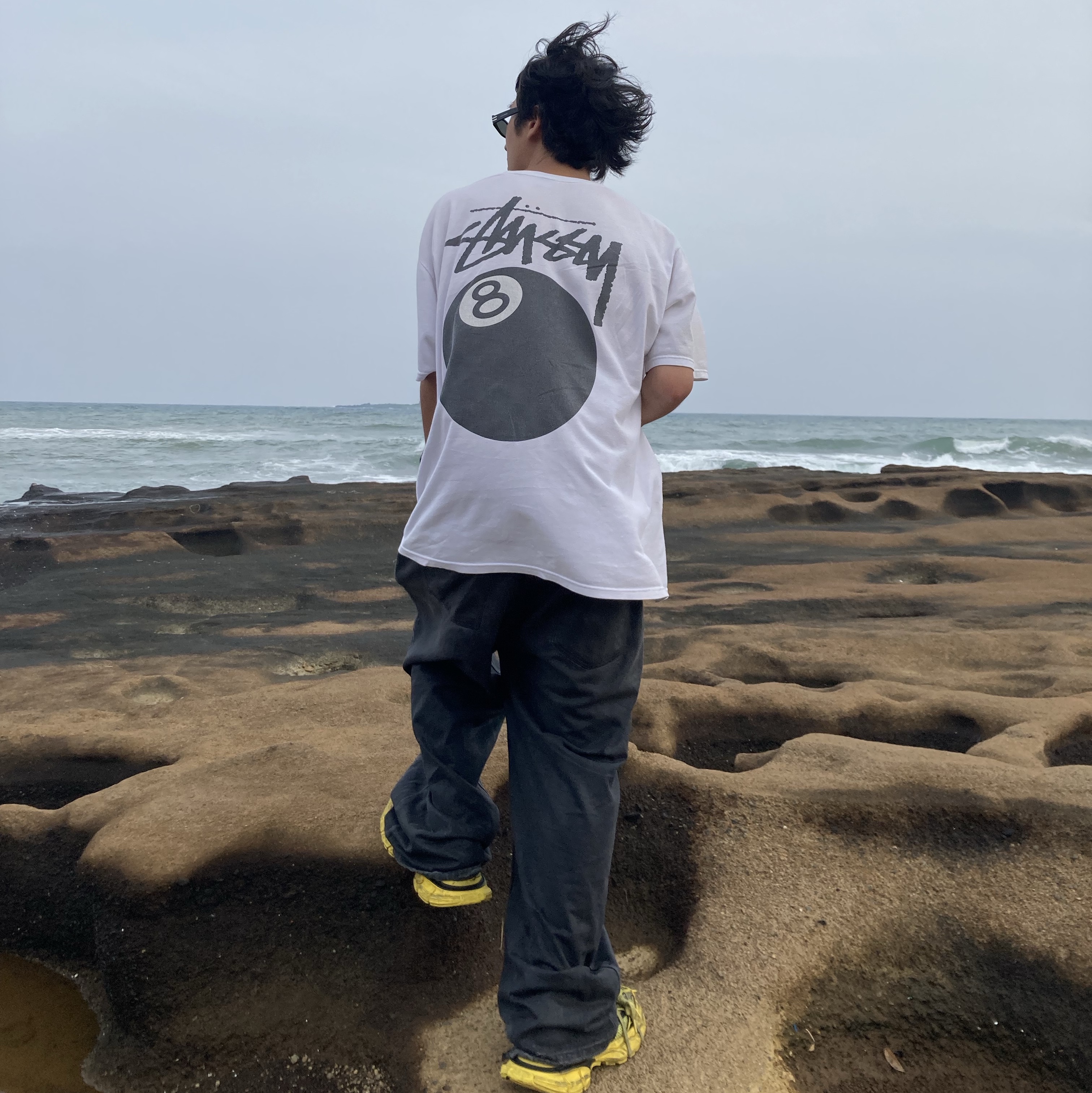 Stussy 8 Ball T-Shirt White, Balenciaga 3XL Sneakers Yellow Black 착용 스타일 - 1