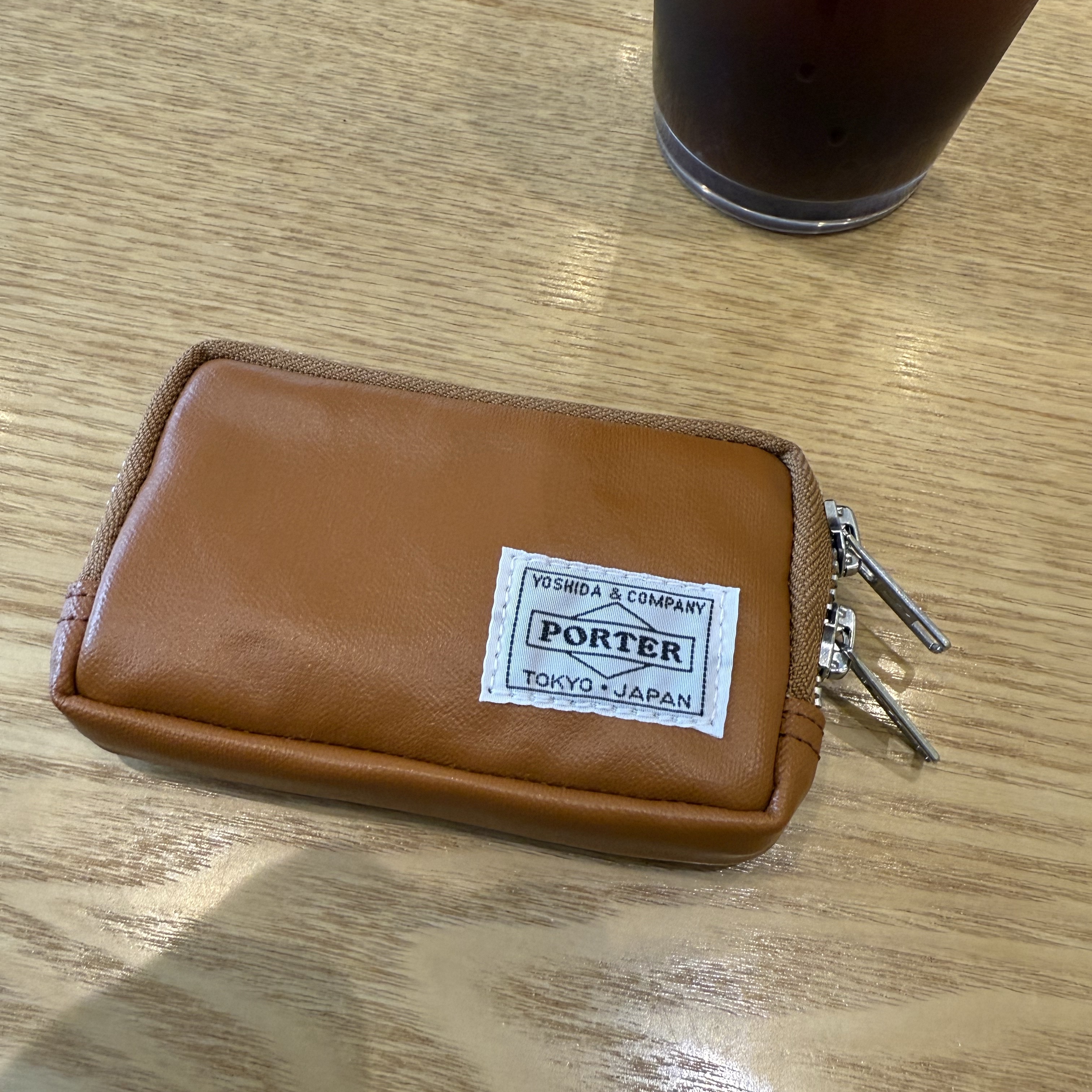 Porter Freestyle Multi Coin Case Camel 착용 스타일 - 2