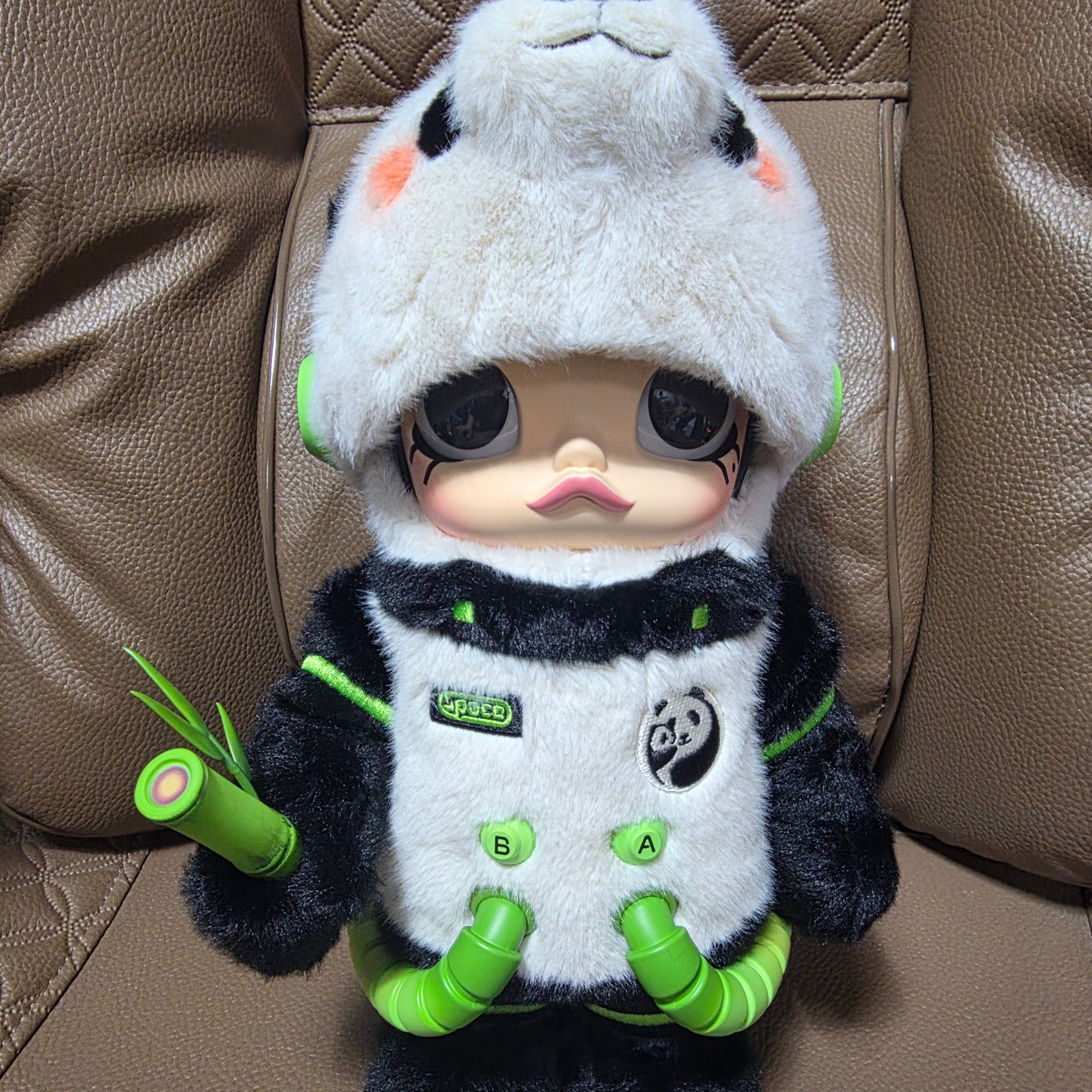 Pop Mart Mega Space Molly Pander 400% 착용 스타일 - 3