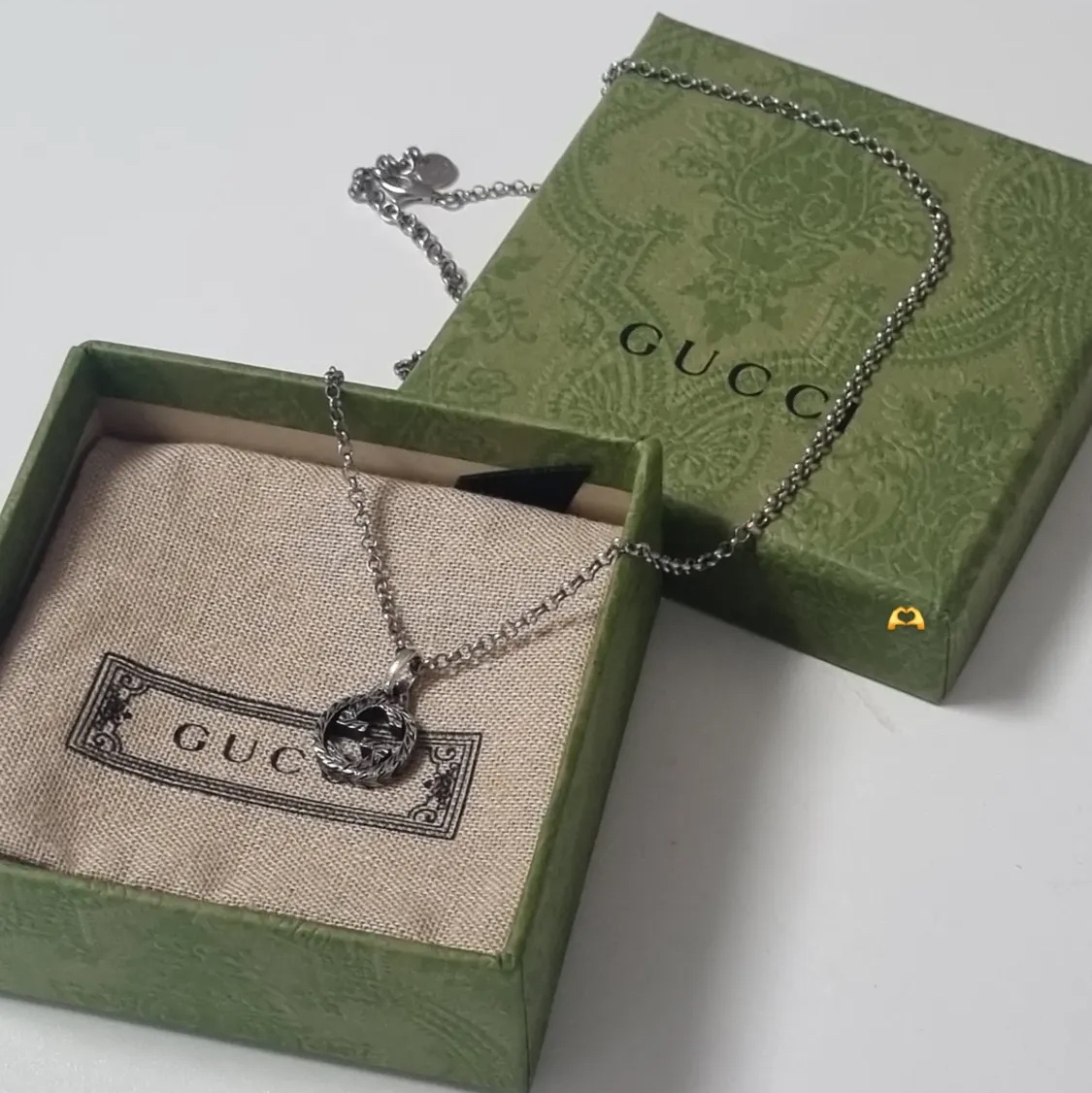 Gucci Interlocking G Pendant Necklace Silver 착용 스타일