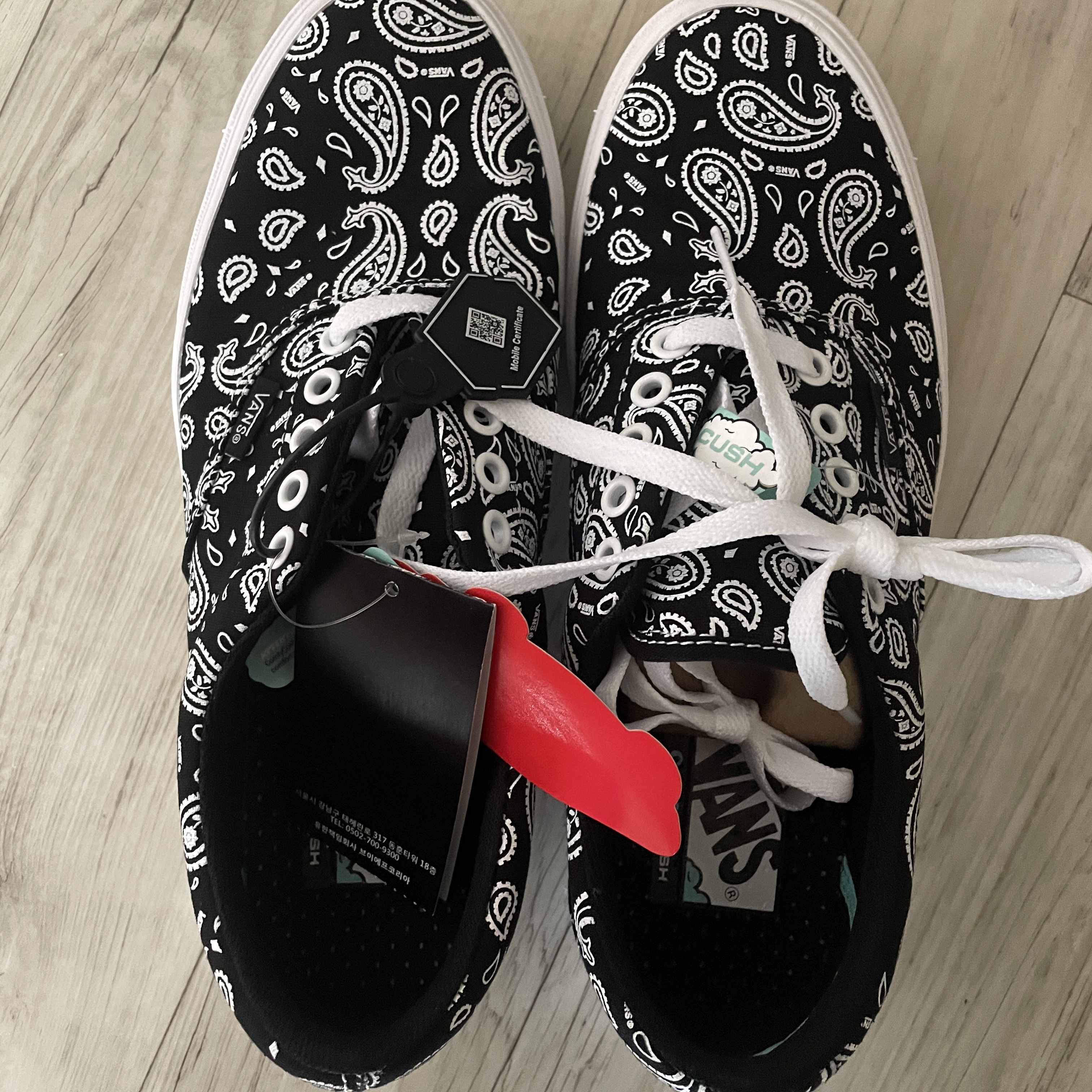 Vans Paisley ComfyCush Era Black 착용 스타일