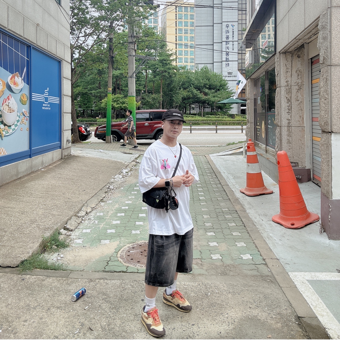 Nike x Travis Scott Air Max 1 Cact.us Brown, Palace Tri Fairy T-Shirt White - 25SS 착용 스타일