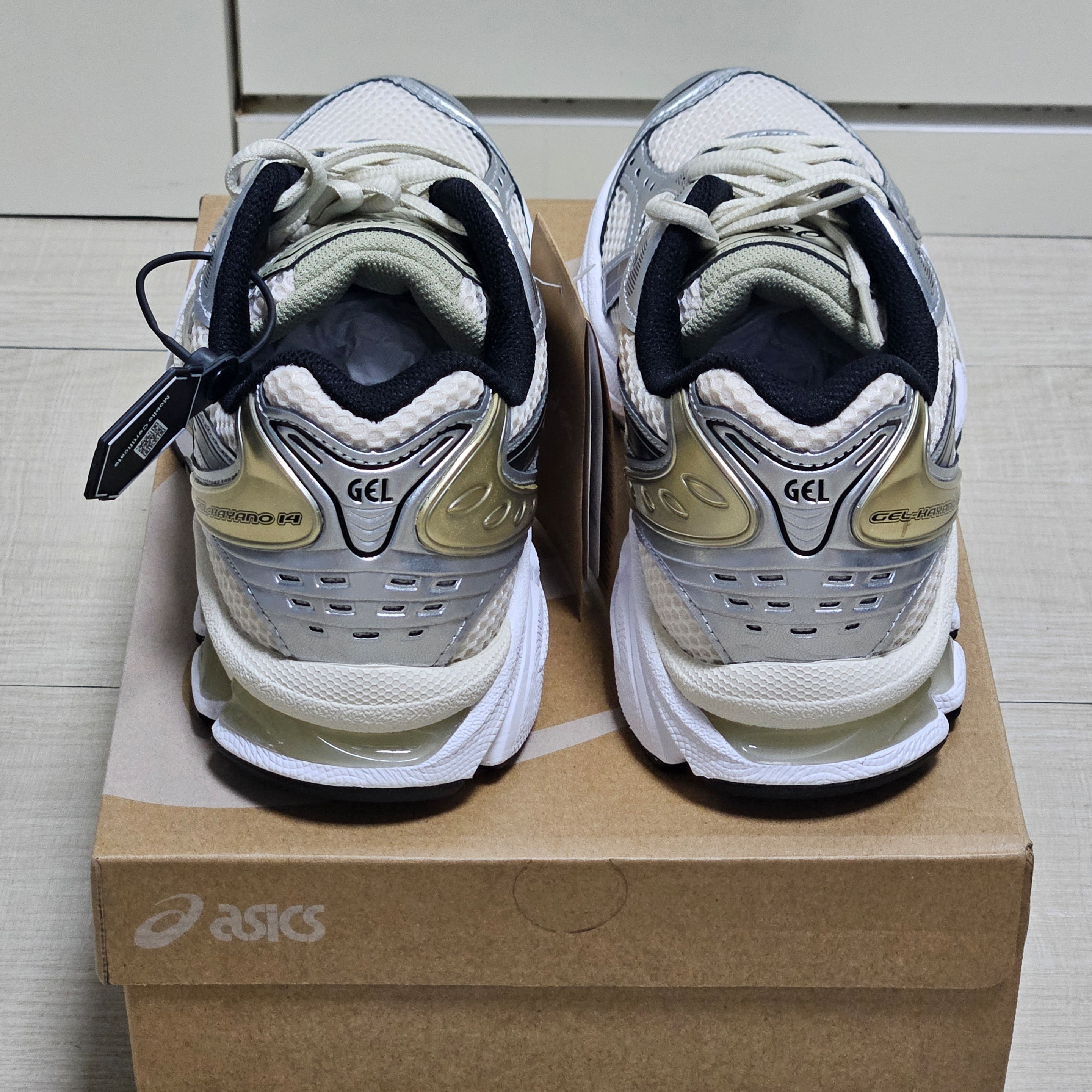 Asics Gel-Kayano 14 Birch Pure Silver 착용 스타일 - 2