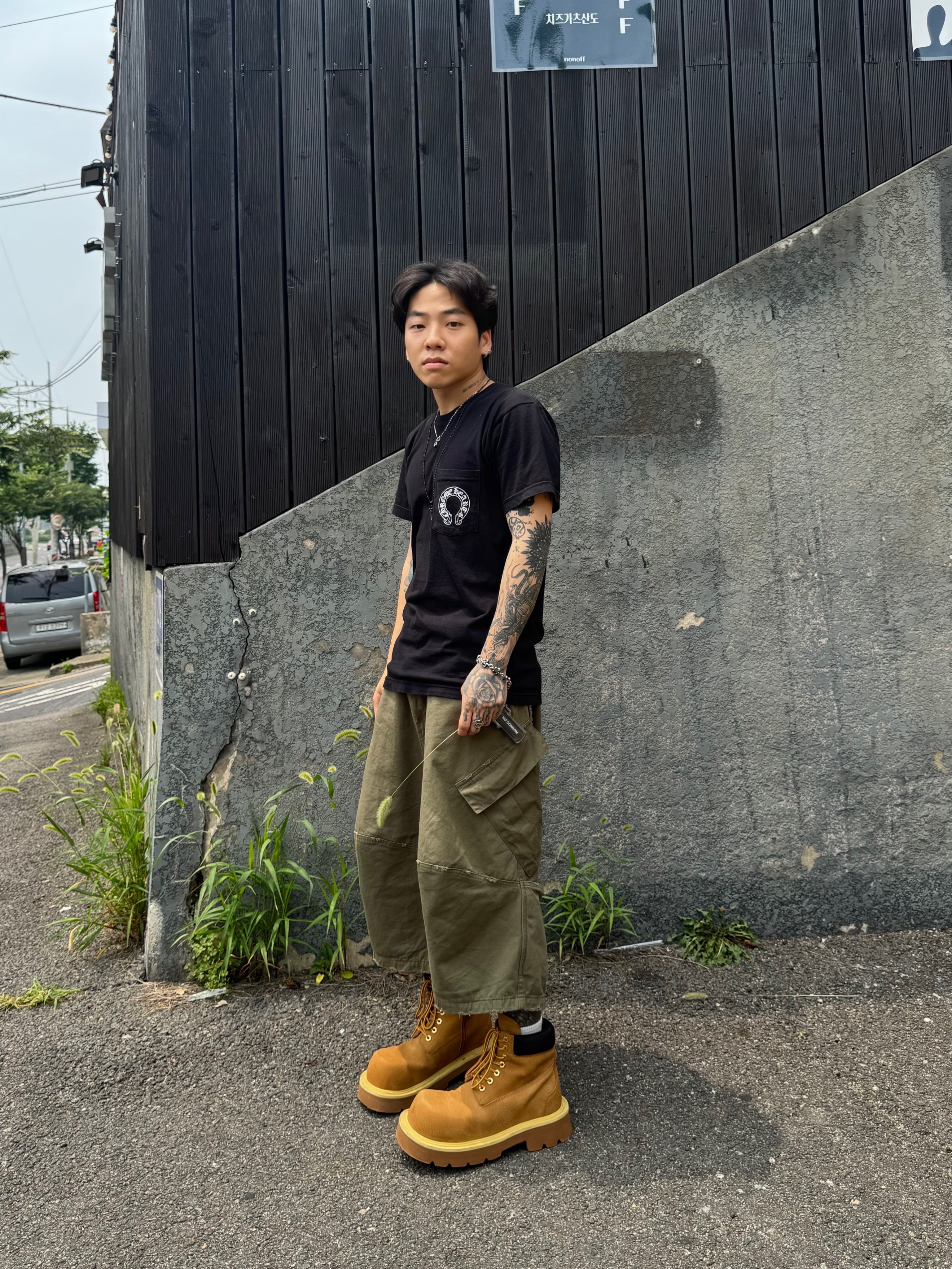 Chrome Hearts Horseshoe Logo T-Shirt Black - Miami Exclusive, Converse x Drkshdw Oversized Backpack Black 착용 스타일 - 5