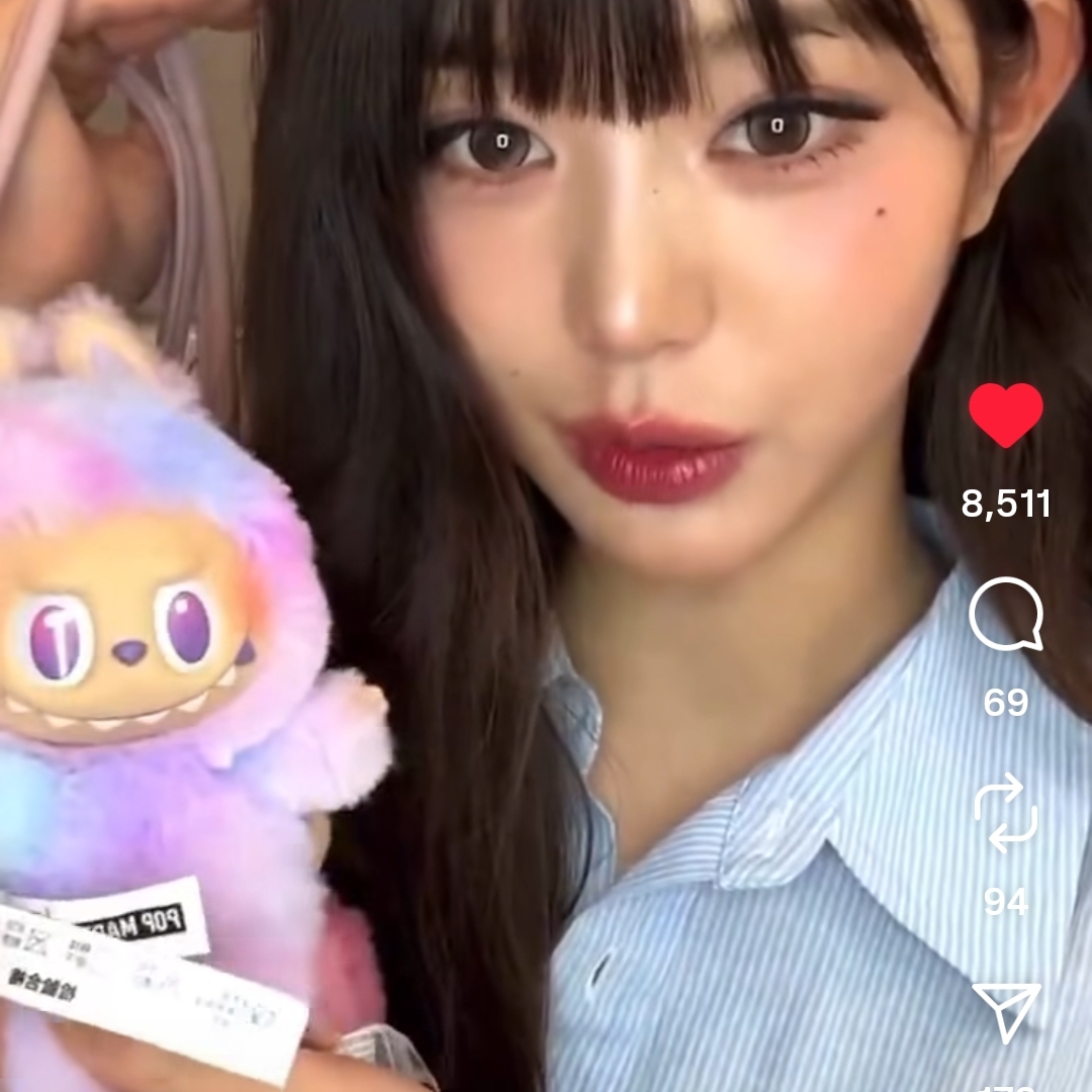 Pop Mart Labubu The Monsters Highlight Series Love Keyring (Opened Case), Pop Mart Labubu The Monsters Highlight Series Luck Keyring (Opened Case) 착용 스타일 - 2