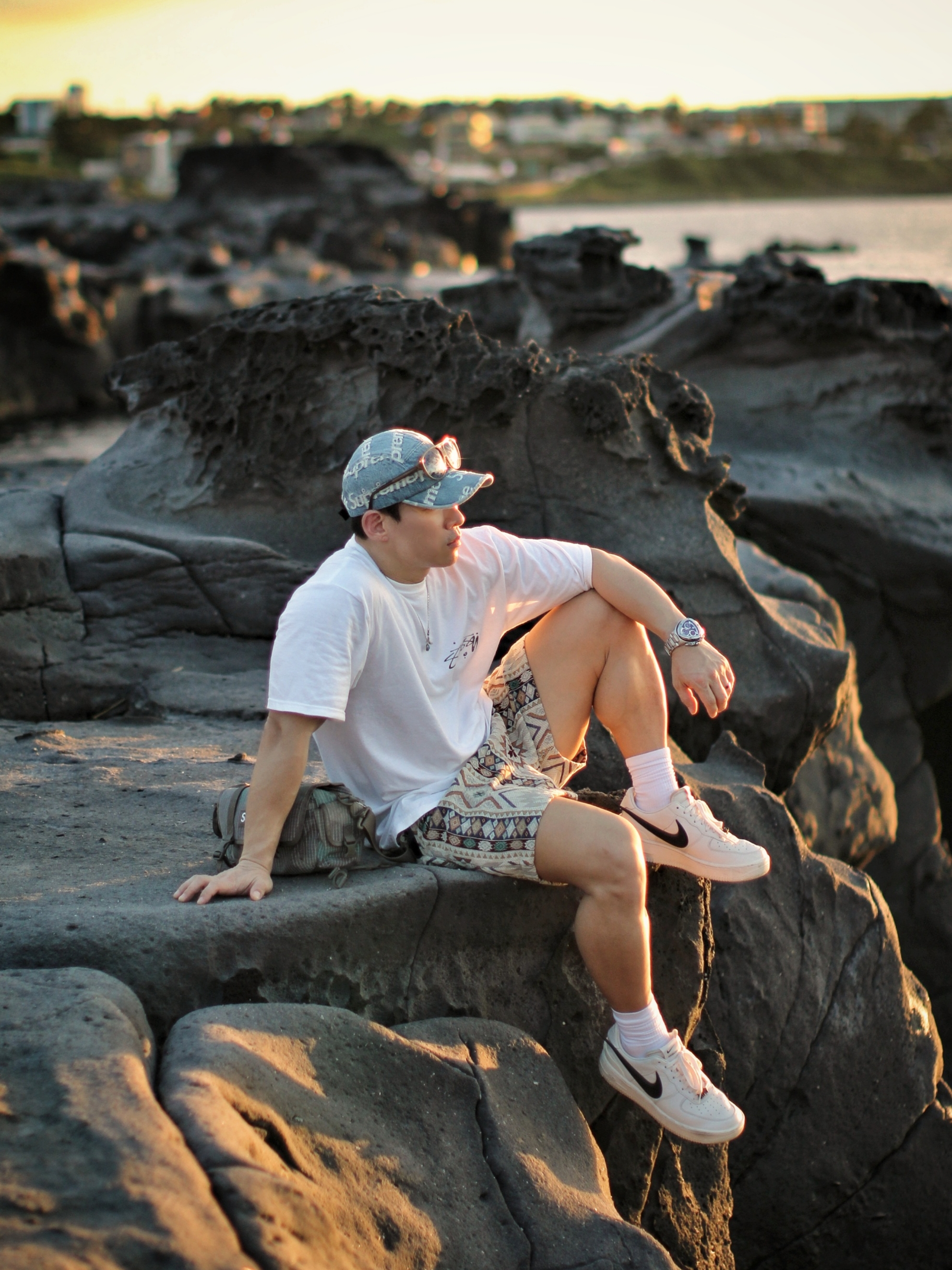 Supreme Frayed Logos Denim Camp Cap Blue - 21SS, Supreme Mini Duffle Bag Woodland Camo - 24SS 착용 스타일 - 2