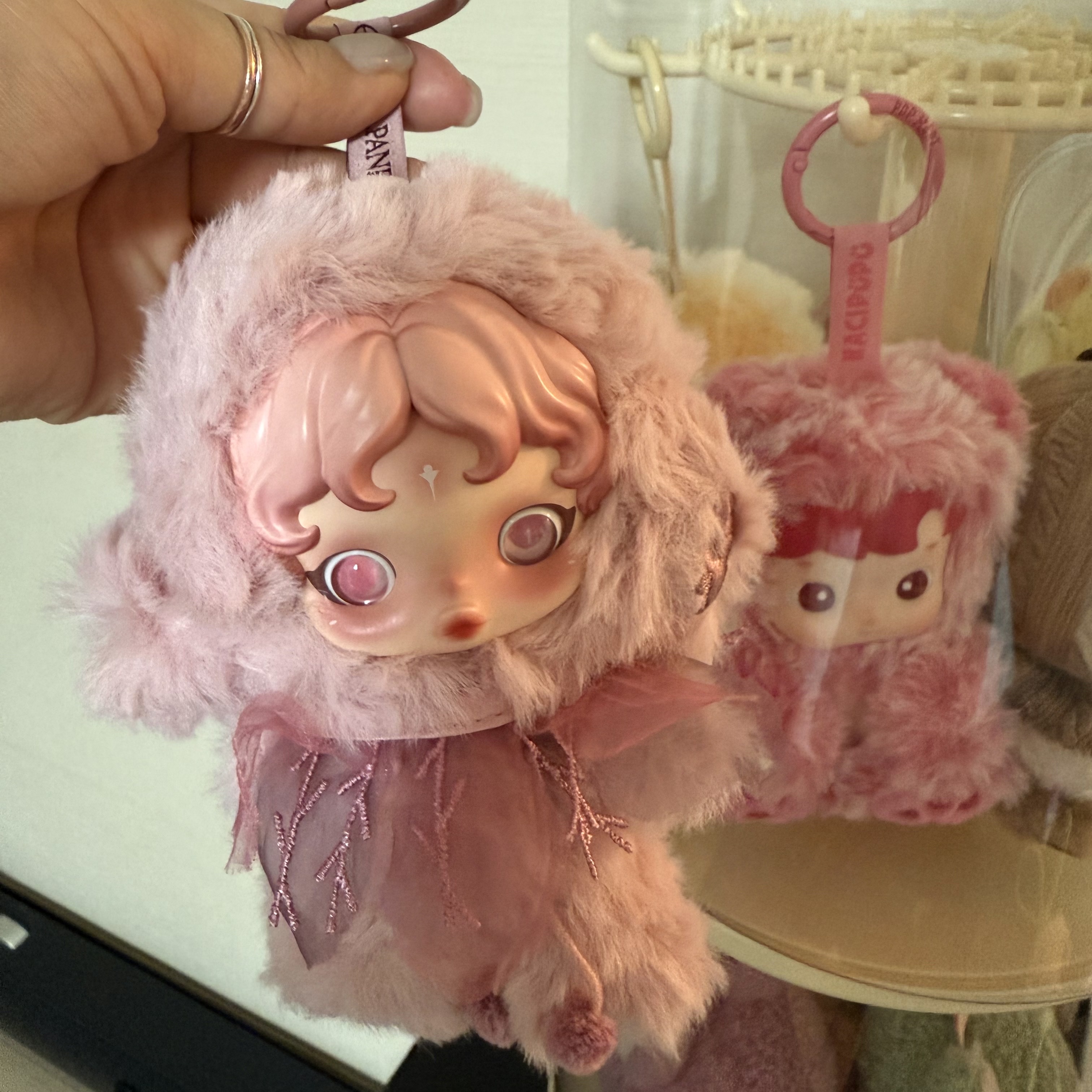 Pop Mart Skullpanda L’Impressionnisme Series Plush Doll Windflower (Opened Case) 착용 스타일