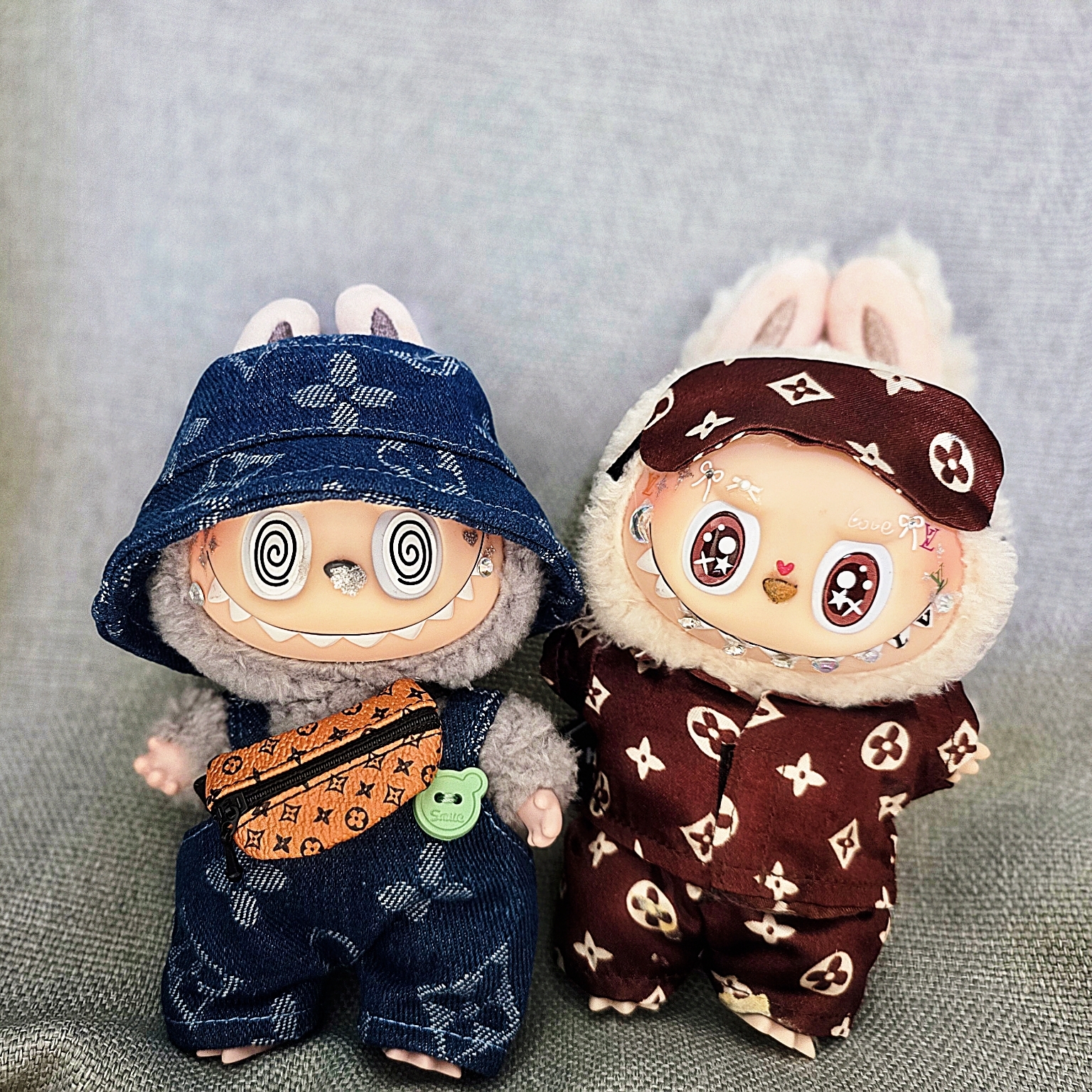 Louis Vuitton Nice Nano Toiletry Pouch Monogram, Pop Mart Labubu The Monsters Labubu Tasty Macarons Series Soymilk Keyring 착용 스타일