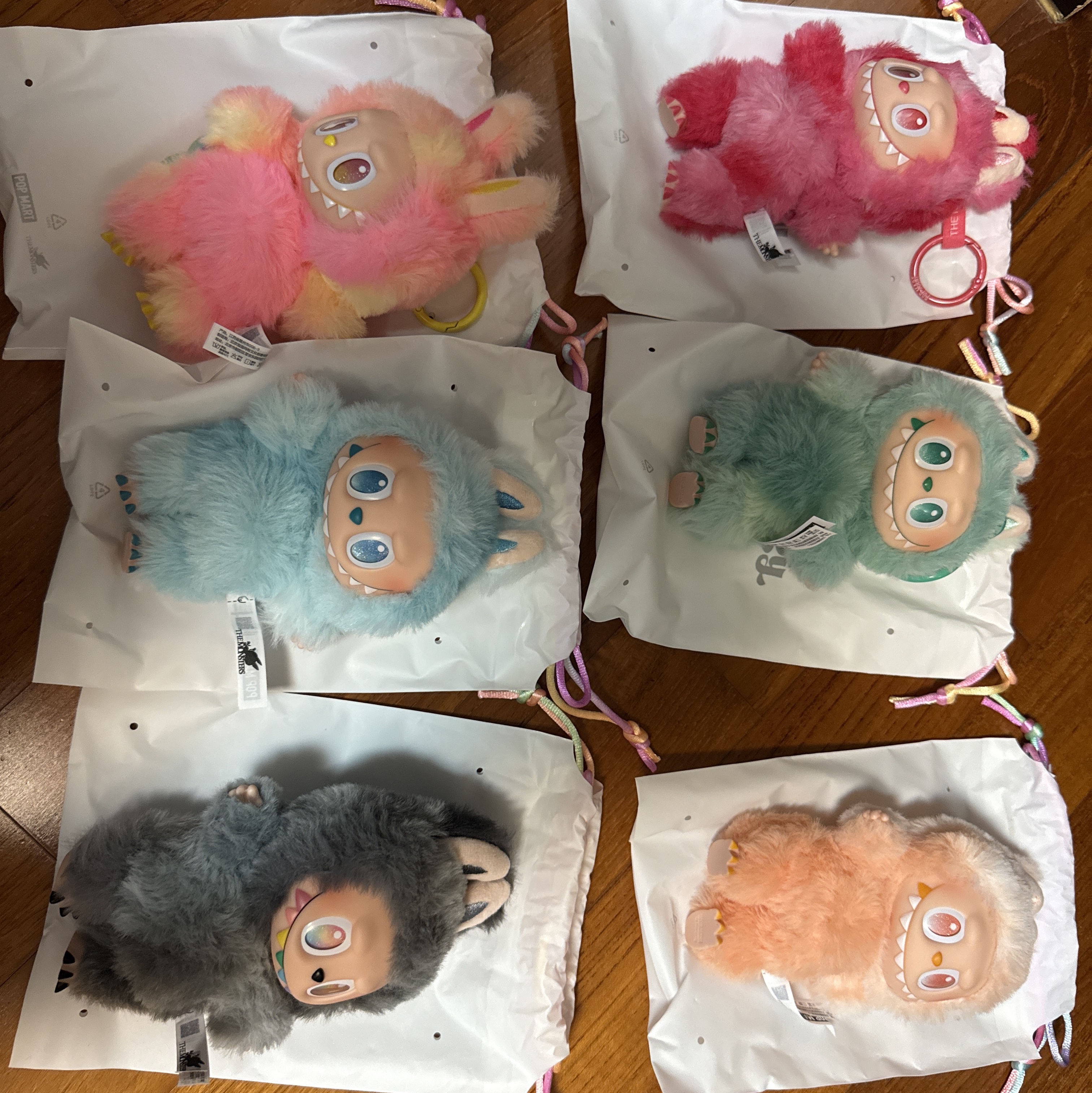 Pop Mart Labubu The Monsters Highlight Series Sealed Case (6 Blind Boxes) 착용 스타일 - 1