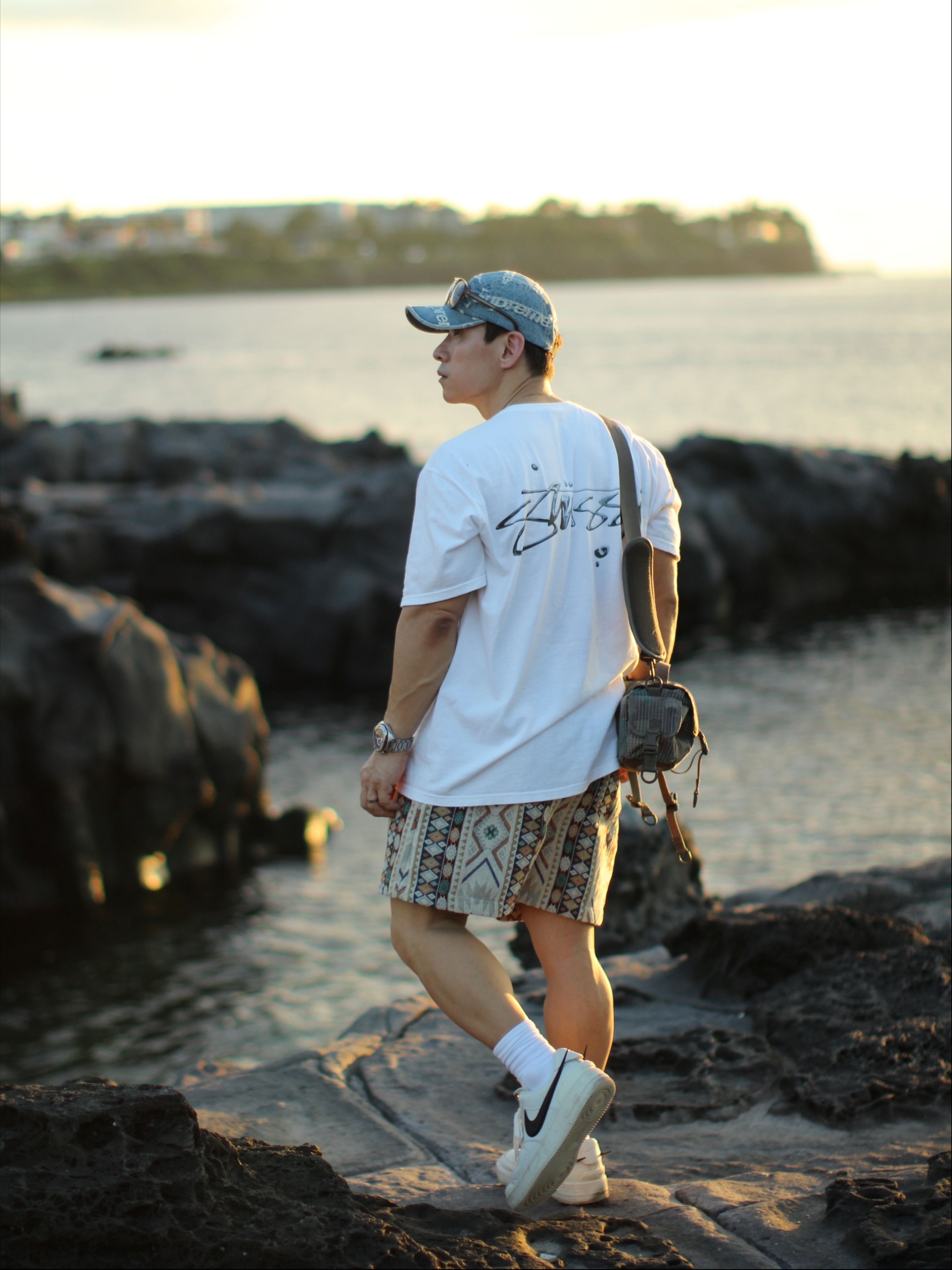 Supreme Frayed Logos Denim Camp Cap Blue - 21SS, Supreme Mini Duffle Bag Woodland Camo - 24SS 착용 스타일 - 3