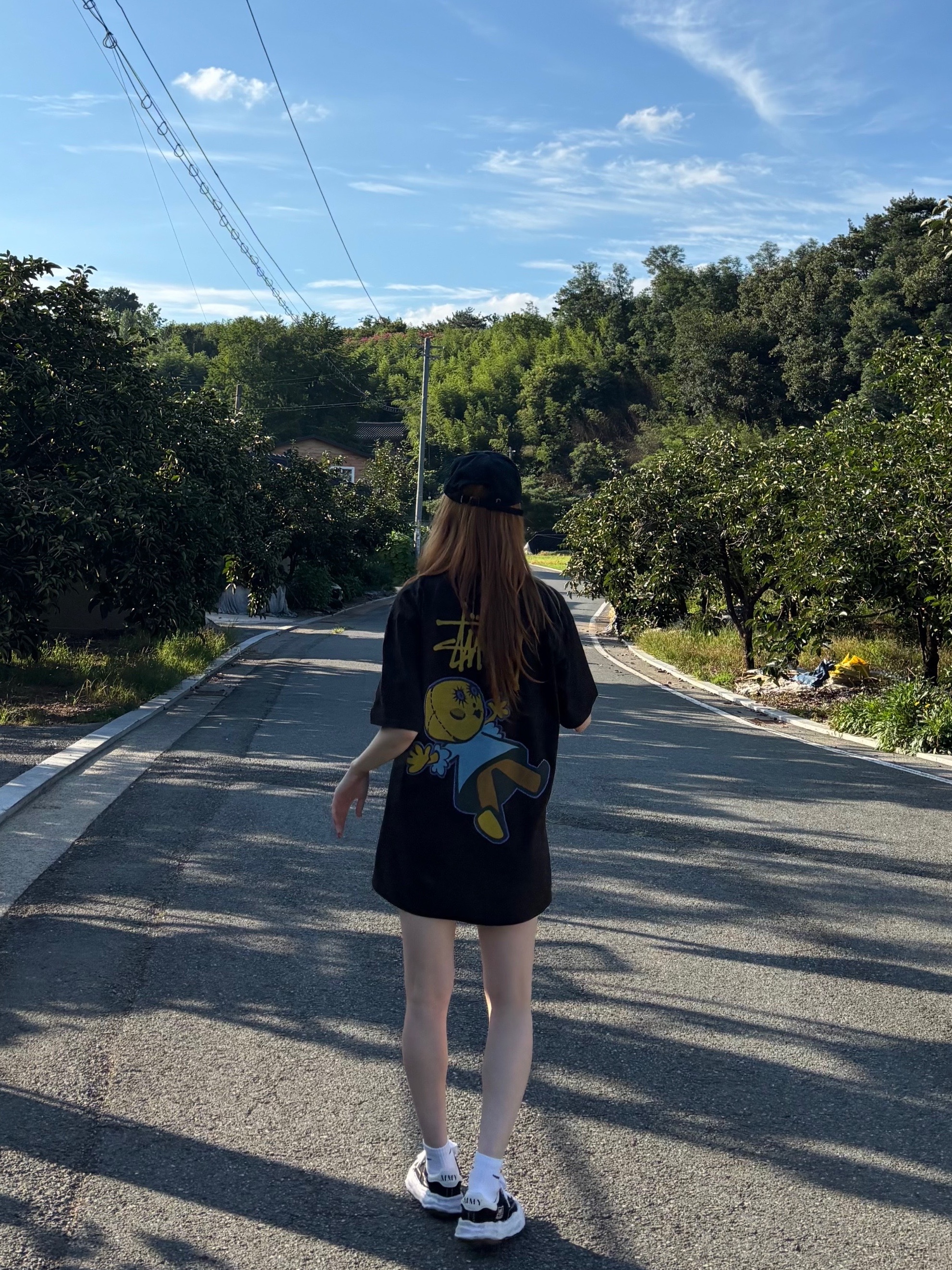 Stussy Dollie Pigment Dyed T-Shirt Black, Maison Mihara Yasuhiro Blakey OG Sole Canvas Low-top Sneakers Black White 착용 스타일 - 4