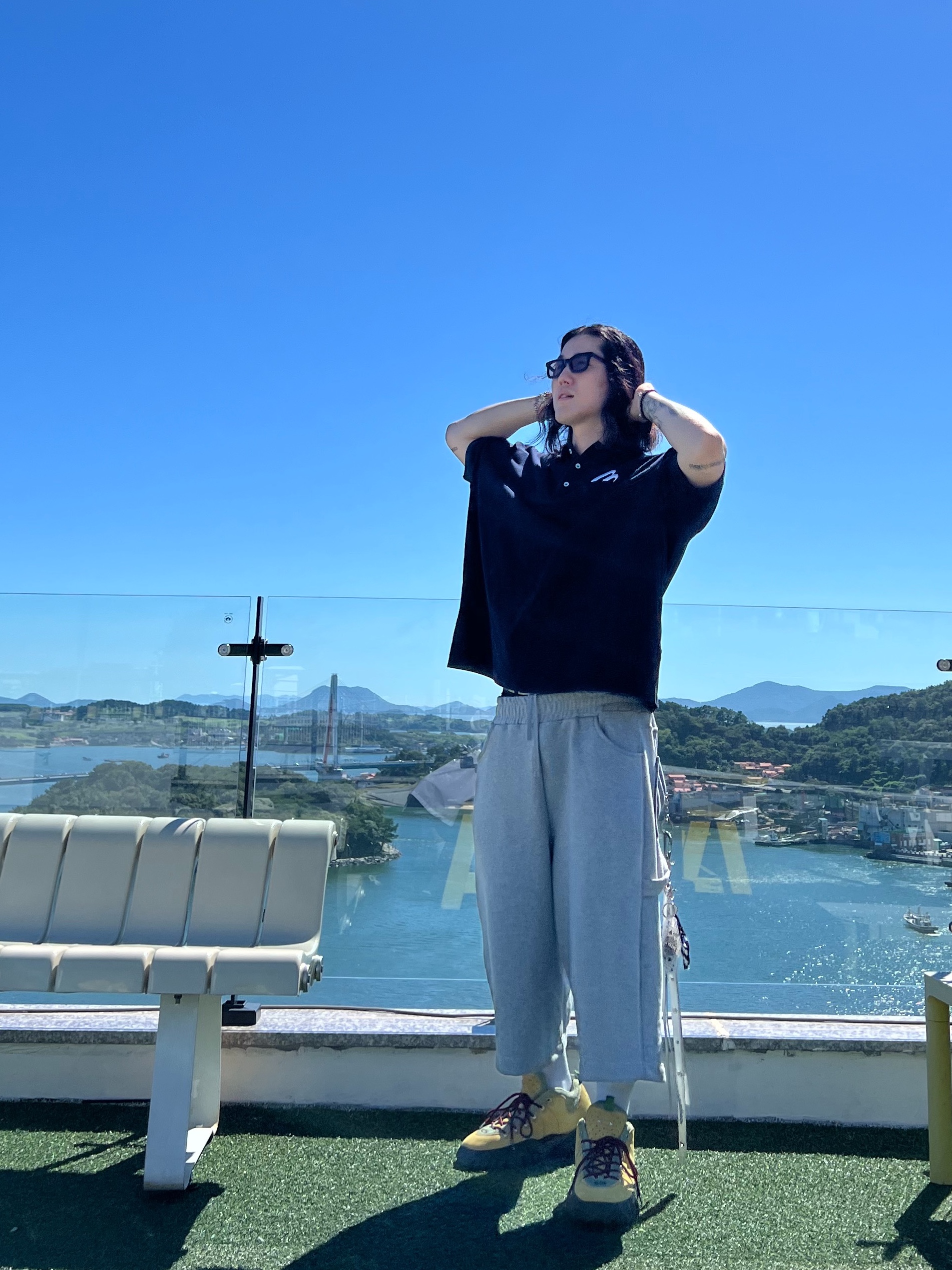 MJD Wide Carpenter Bermuda Shorts Melange Grey, MJD Oversized Polo Navy 착용 스타일 - 2