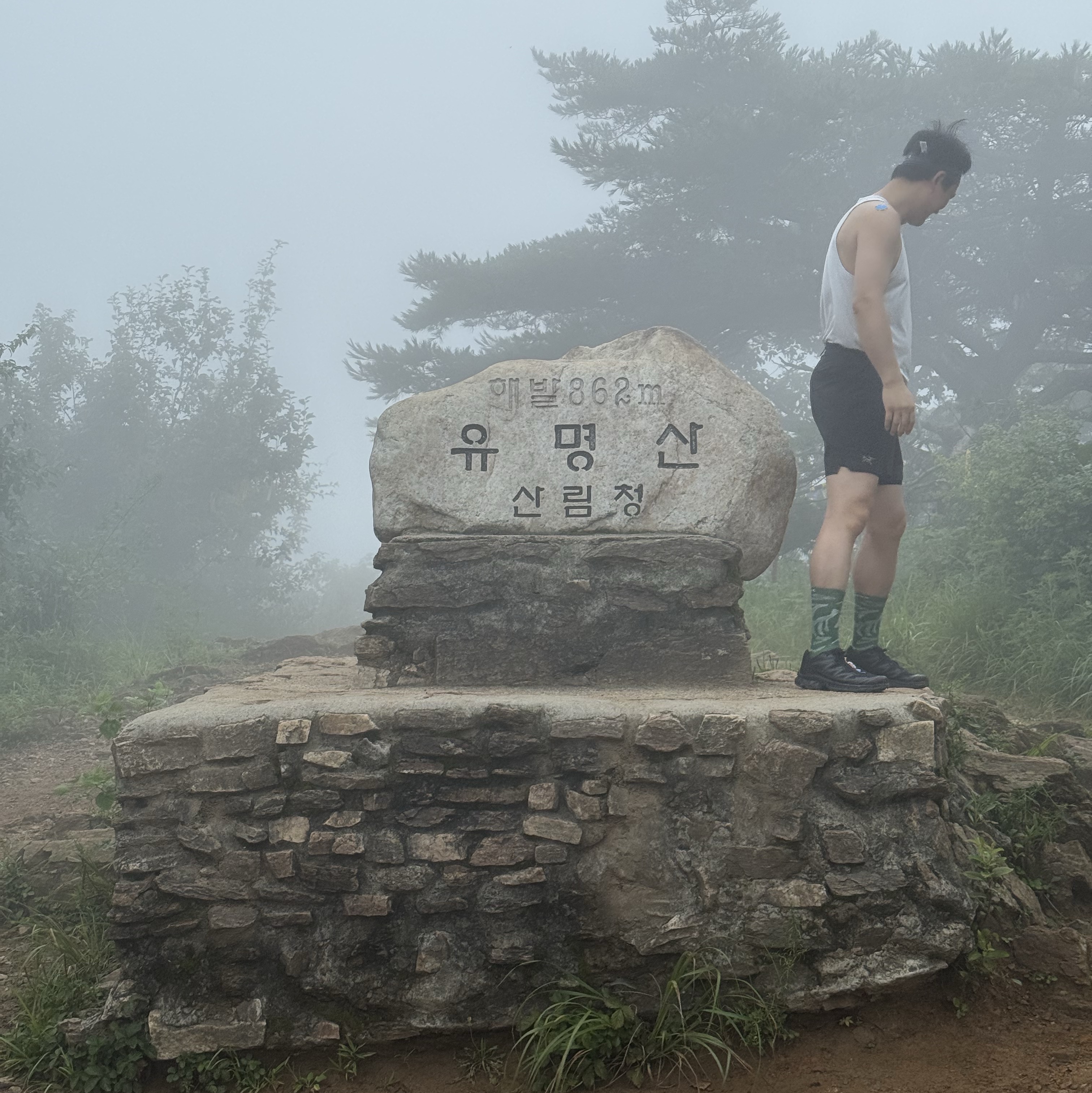 Arc'teryx Norvan Shorts 5 Inch Black, Arc'teryx Merino Wool Grotto Mid Sock Eden White 착용 스타일 - 1