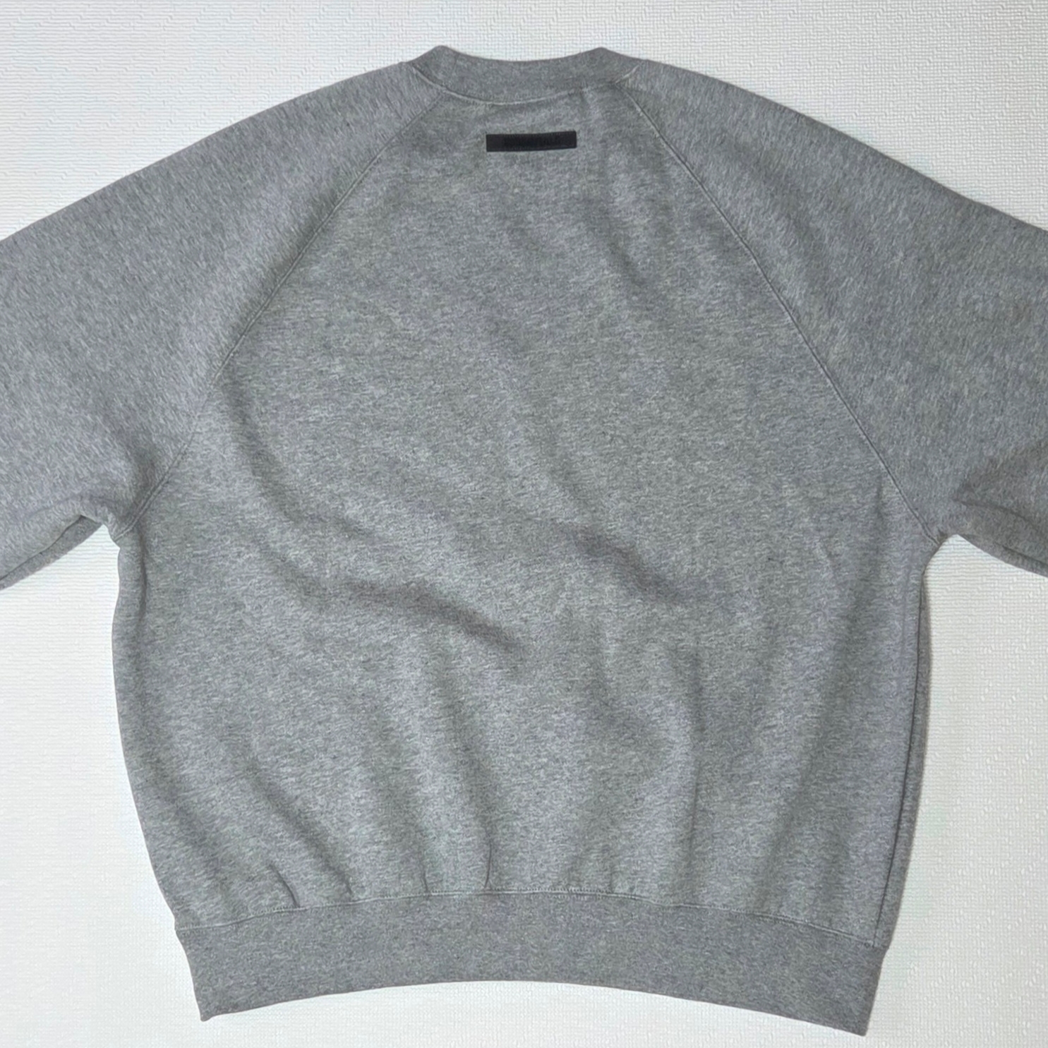 Essentials The Core Collection Pullover Crewneck Heather Oatmeal 착용 스타일 - 2