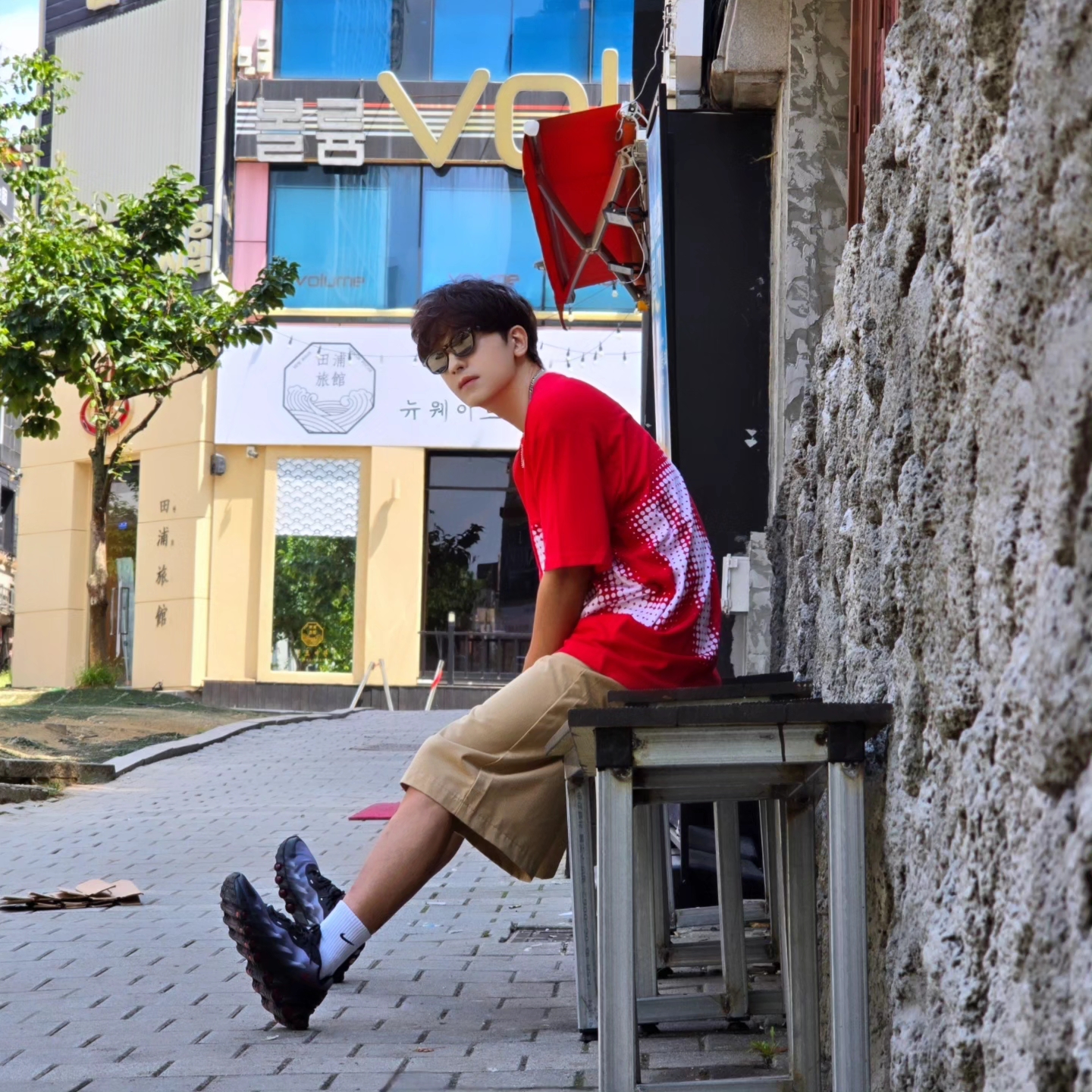 Supreme Halftone S/S Top Red - 24SS, Nike Air Max Dn8 Black Anthracite 착용 스타일 - 2