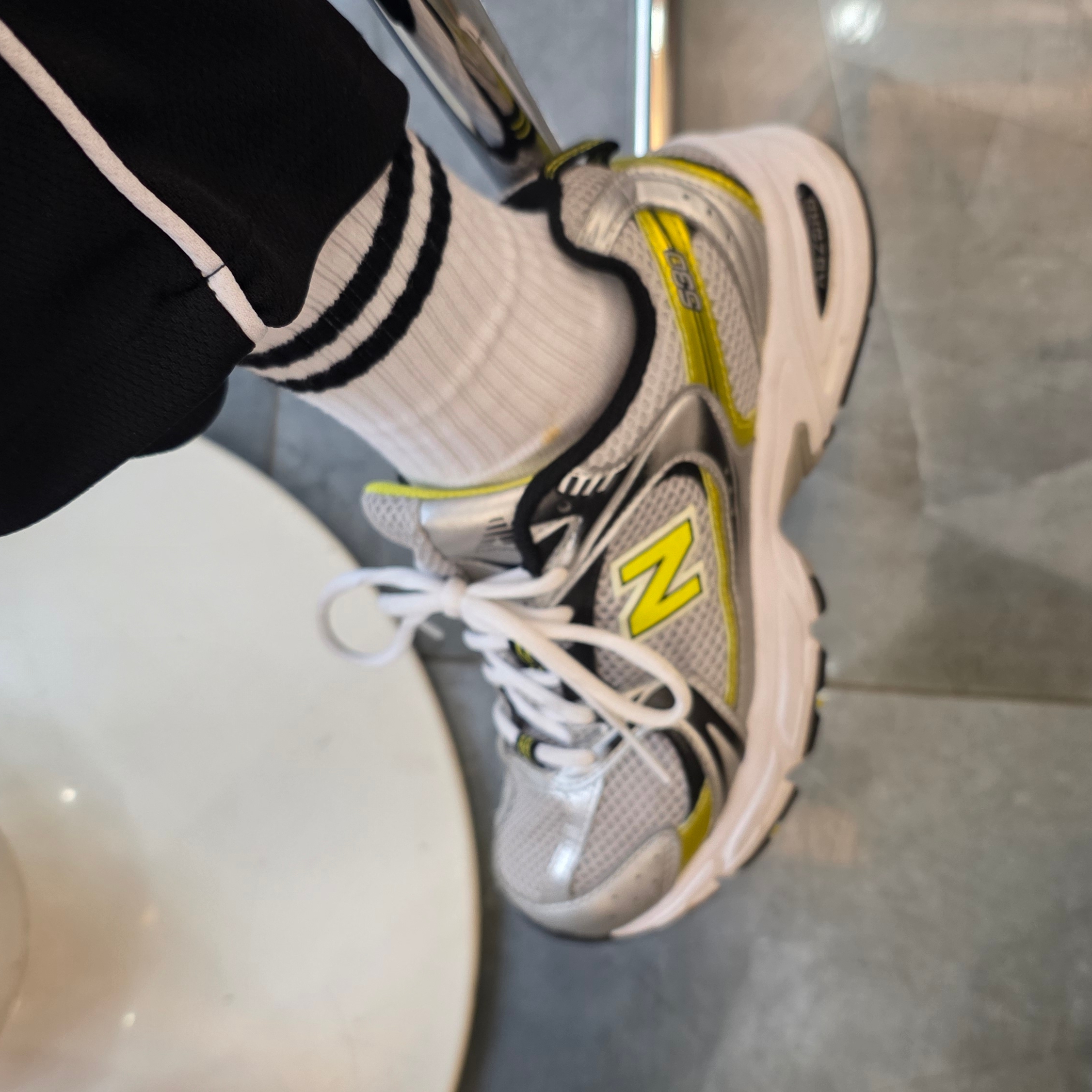New Balance 530 Silver 착용 스타일
