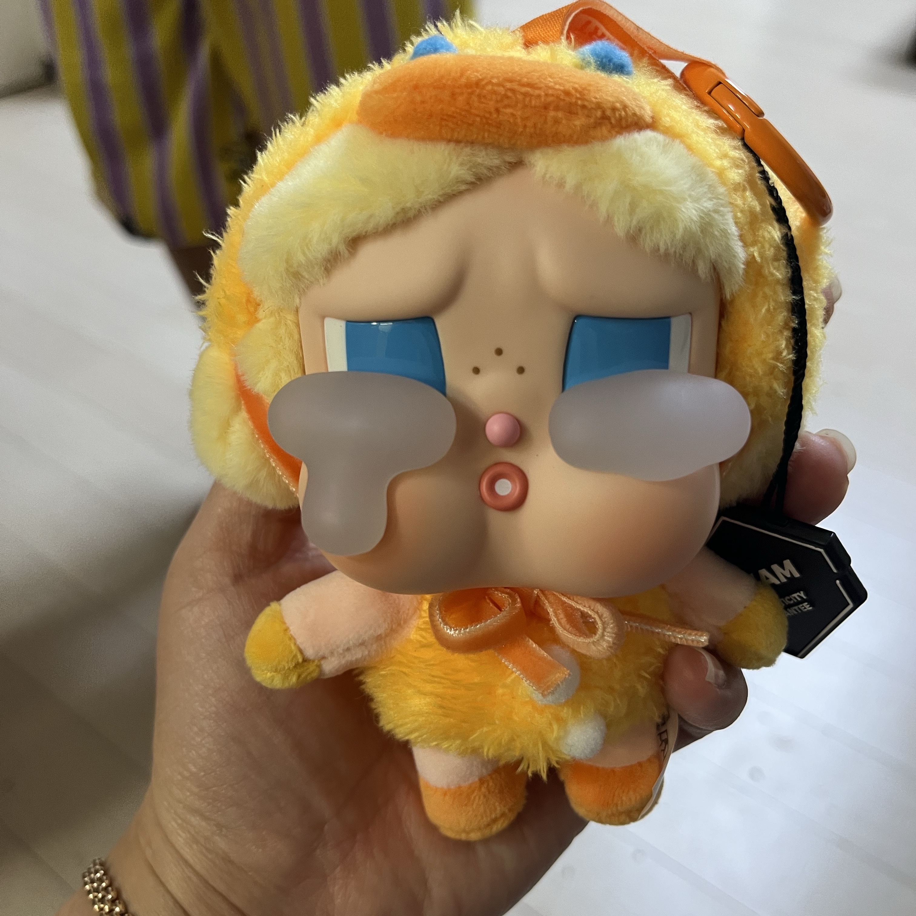 Pop Mart Crybaby Crying Again Series Plush Keyring Duck You (Opened Case) 착용 스타일