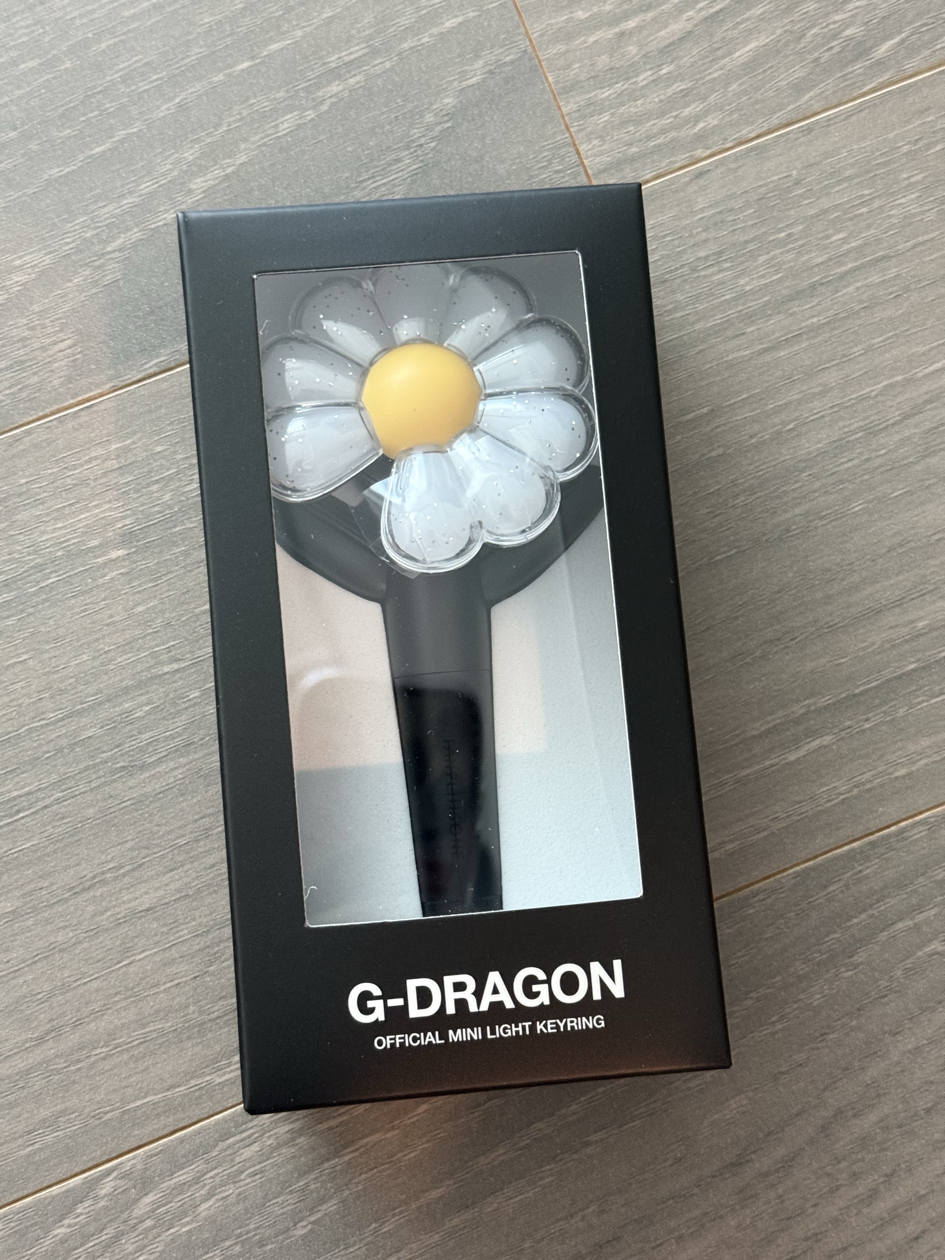 G-DRAGON Ubermensch Official Mini Light Keyring 착용 스타일