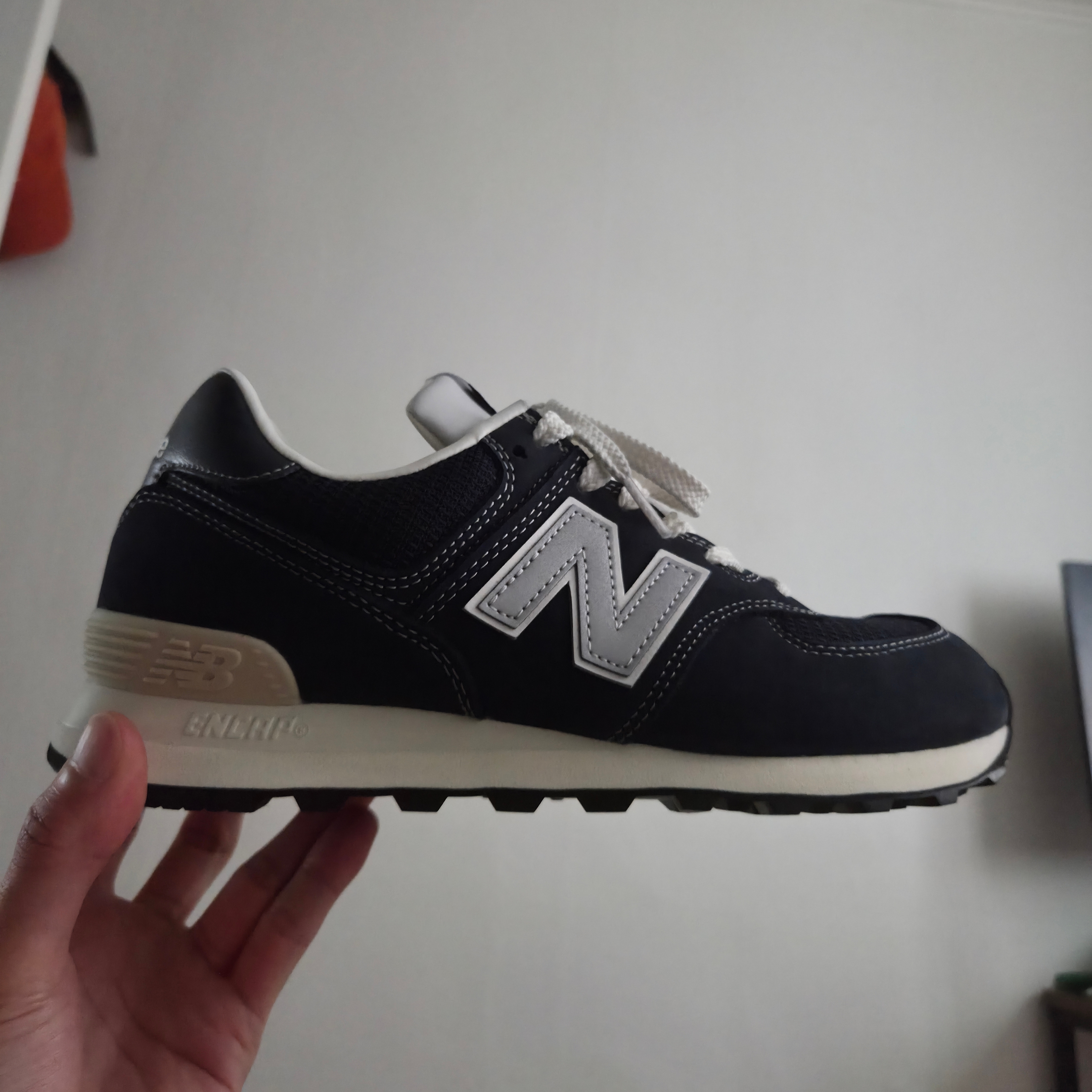 New Balance x Pottery 574 Premium Hard Navy 착용 스타일