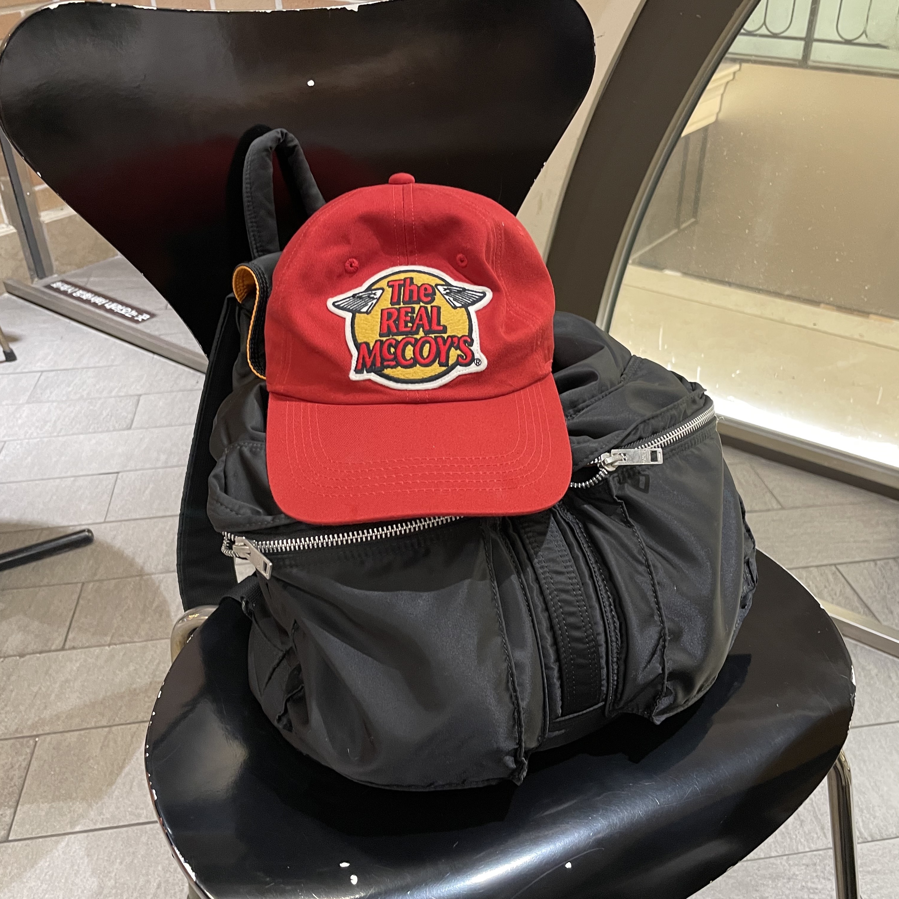 The Real McCoy's Logo Baseball Cap Red, Porter Tanker Backpack Black 착용 스타일