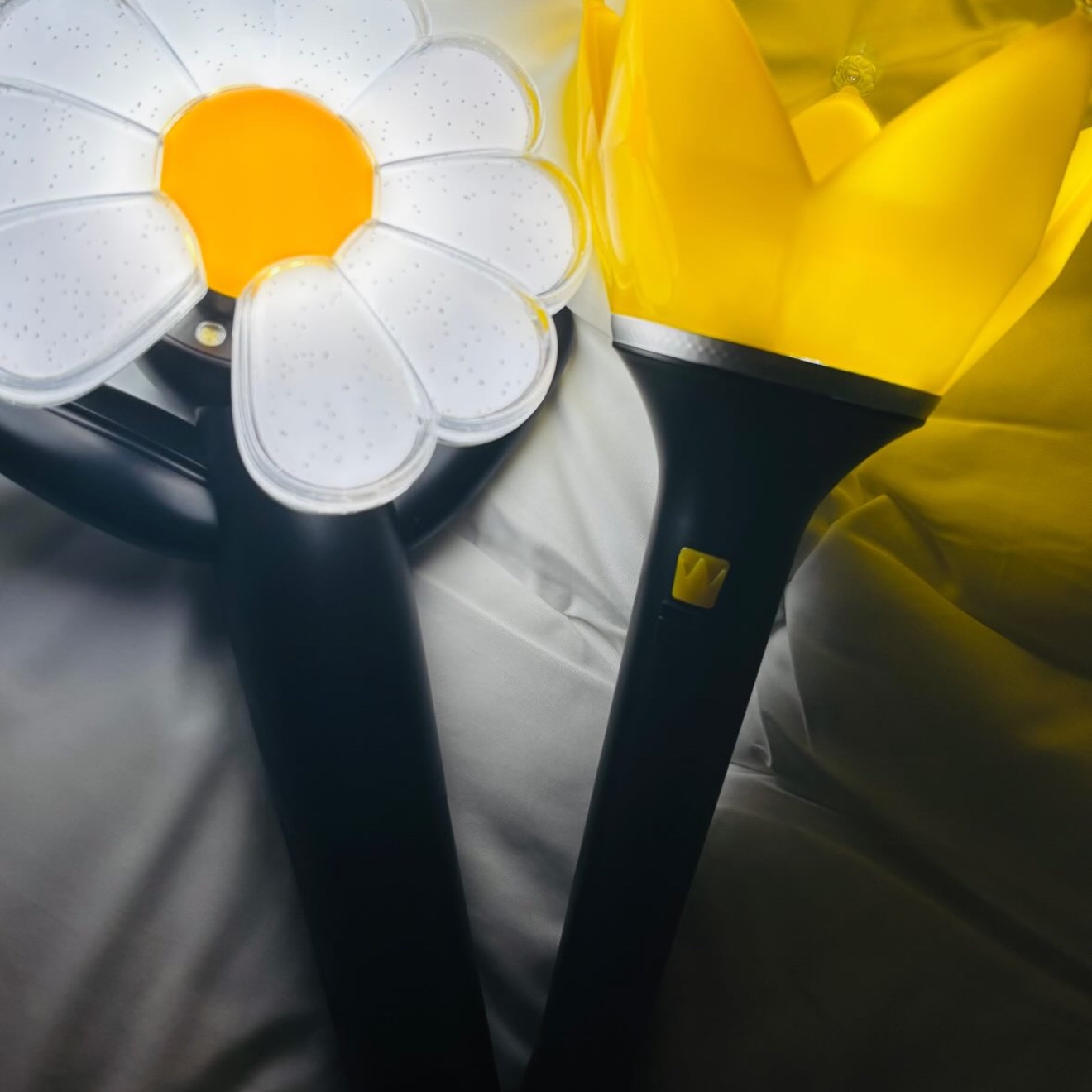 Bigbang Official Light Stick Ver.4 Black 2025, G-DRAGON Ubermensch Official Light Stick 착용 스타일 - 1