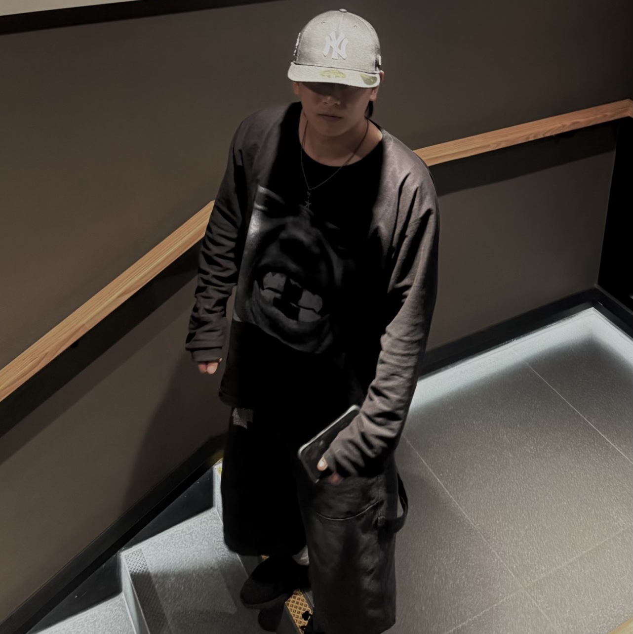 Yeezy Bully LS-01 Long Sleeve T-Shirt Black, Adidas Yeezy Boost 350 V2 Onyx 착용 스타일 - 2