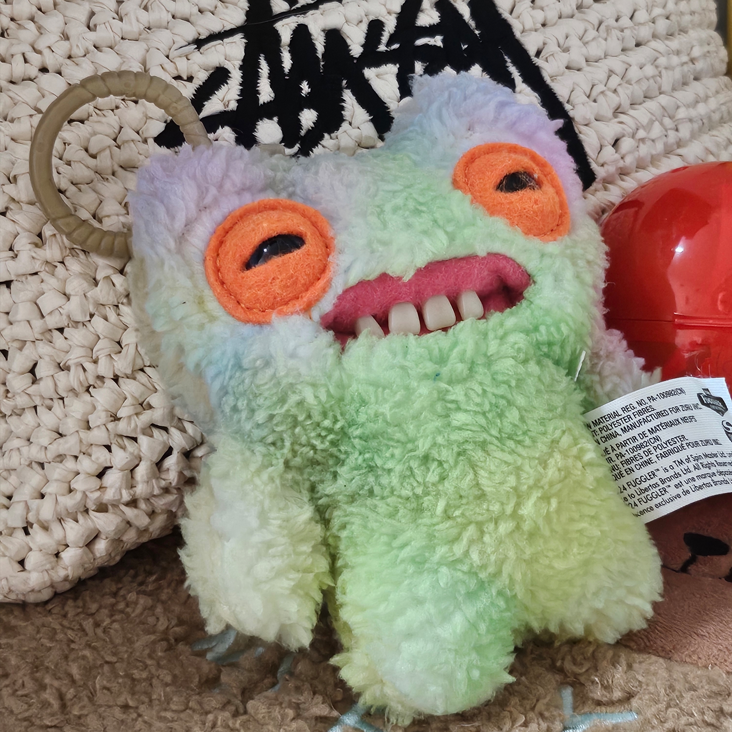 Fuggler Munch Munch Mix Keyring Multicolor, Stussy Woven Zip Pouch Ivory 착용 스타일