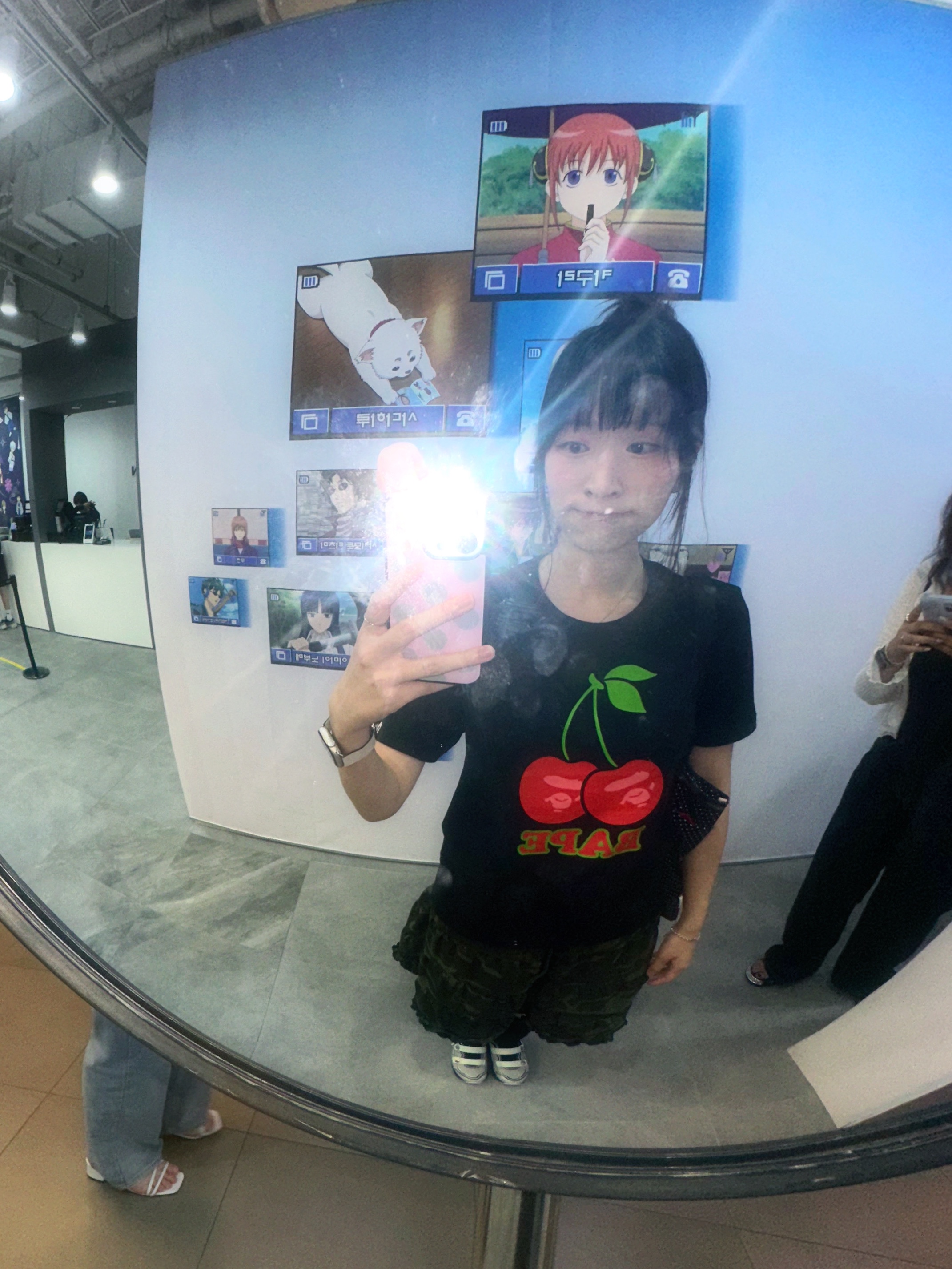(W) BAPE Cherry T-Shirt Black 착용 스타일 - 2
