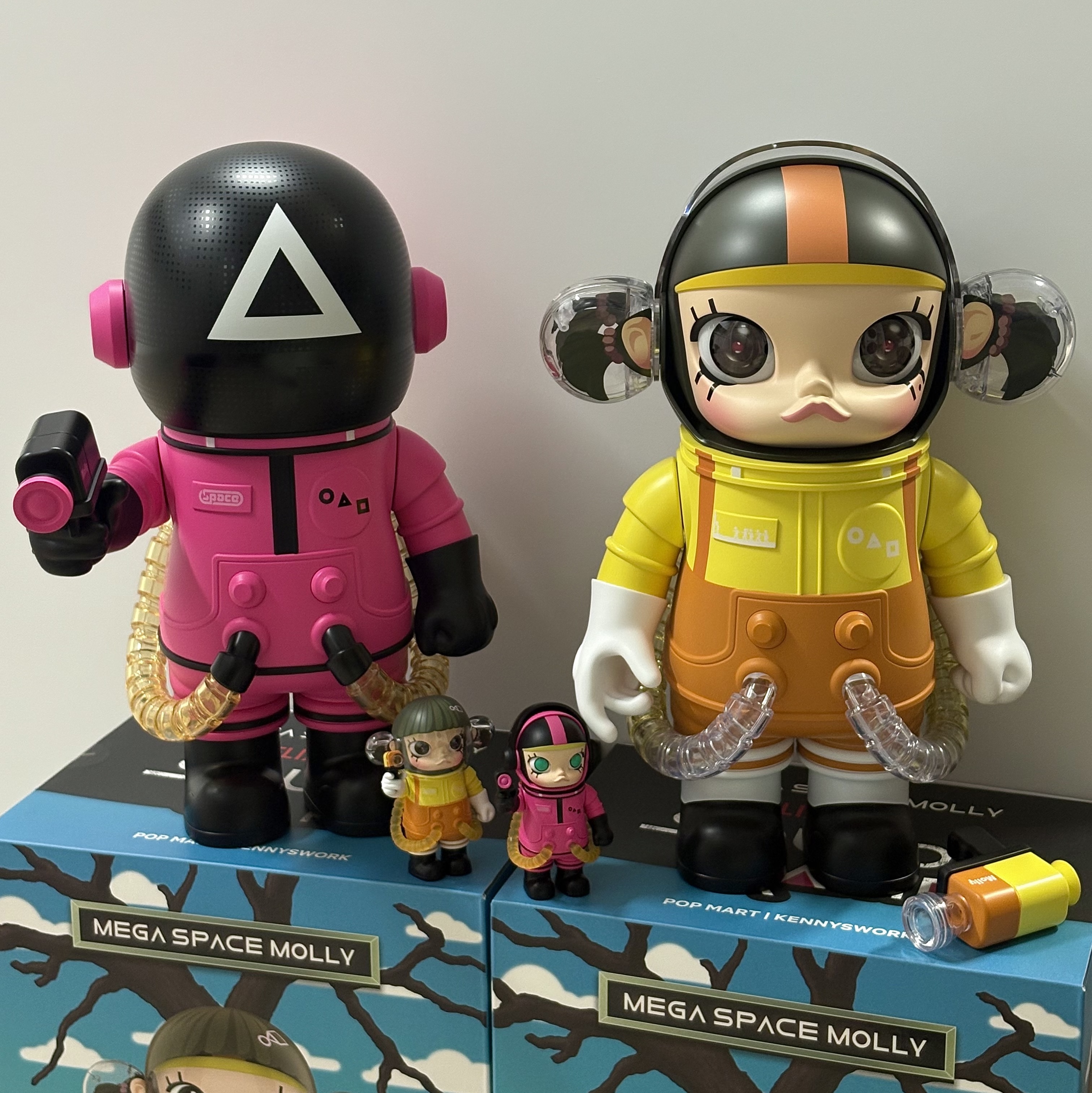 Pop Mart Mega Space Molly 400%+100% Squid Game (1 Blind Box) 착용 스타일