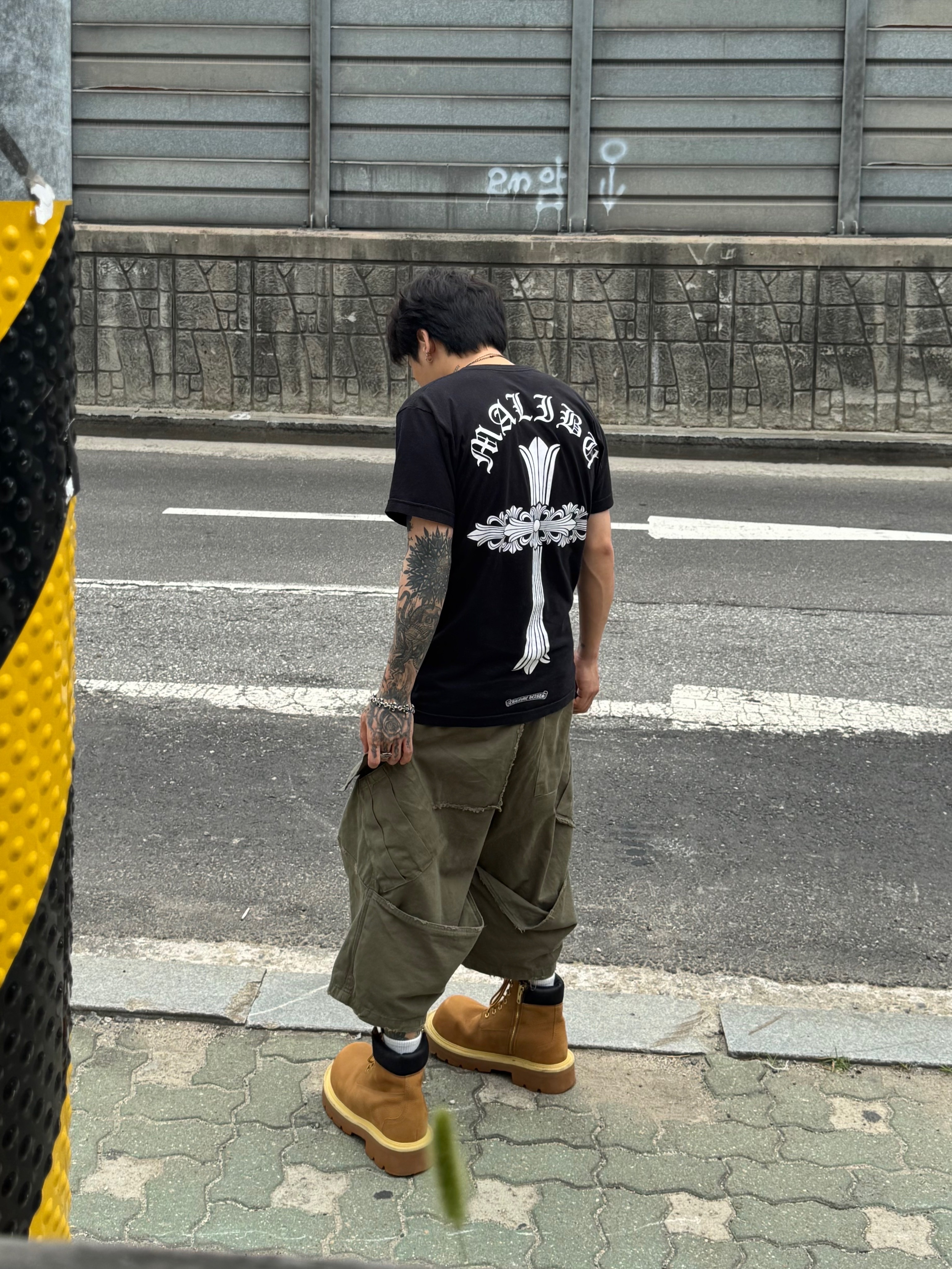 Chrome Hearts Horseshoe Logo T-Shirt Black - Miami Exclusive, Converse x Drkshdw Oversized Backpack Black 착용 스타일 - 4