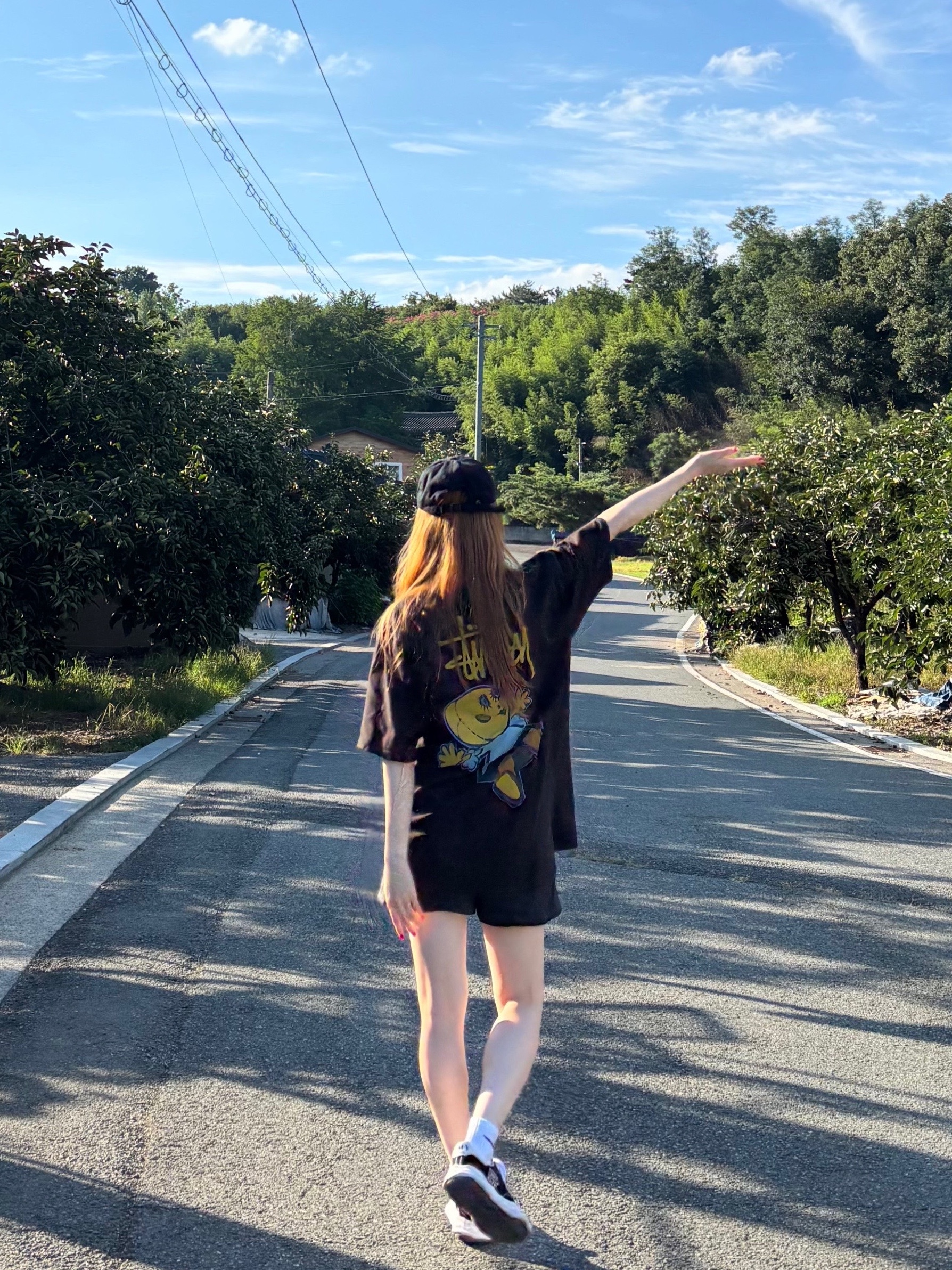 Stussy Dollie Pigment Dyed T-Shirt Black, Maison Mihara Yasuhiro Blakey OG Sole Canvas Low-top Sneakers Black White 착용 스타일 - 3