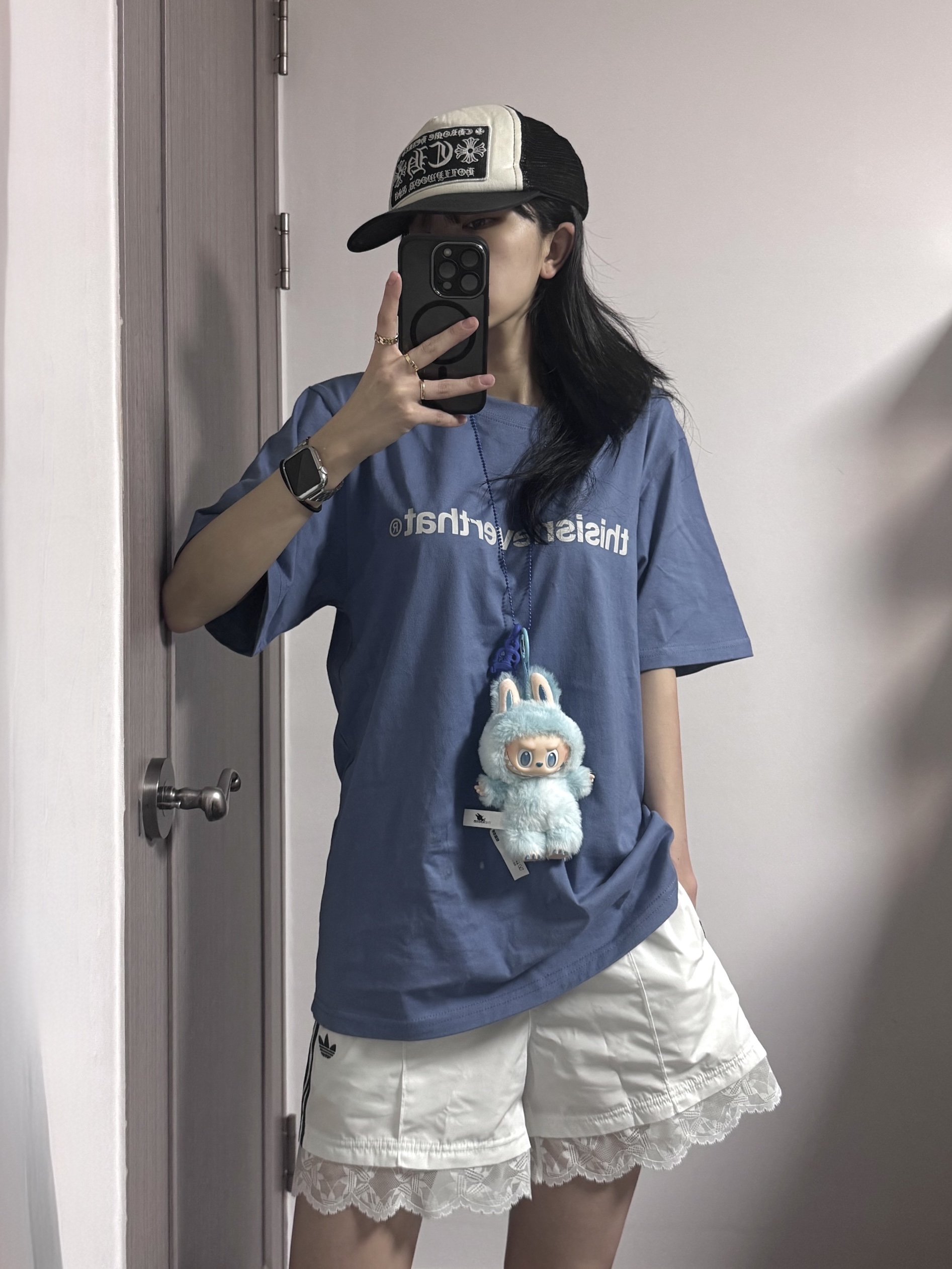 Adidas Yeezy Slide Onyx, Pop Mart Labubu The Monsters Highlight Series Hope Keyring (Opened Case) 착용 스타일 - 2