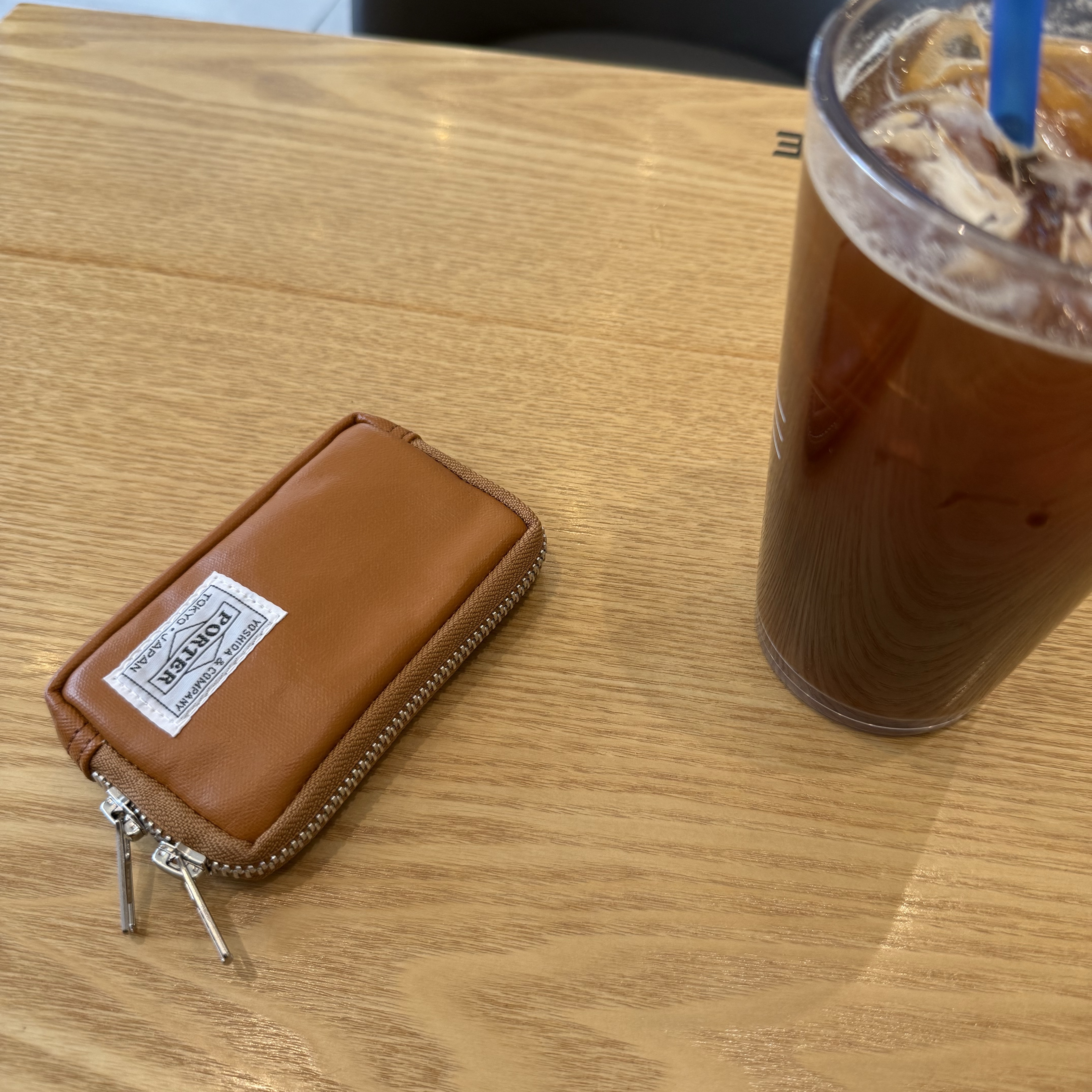 Porter Freestyle Multi Coin Case Camel 착용 스타일 - 1