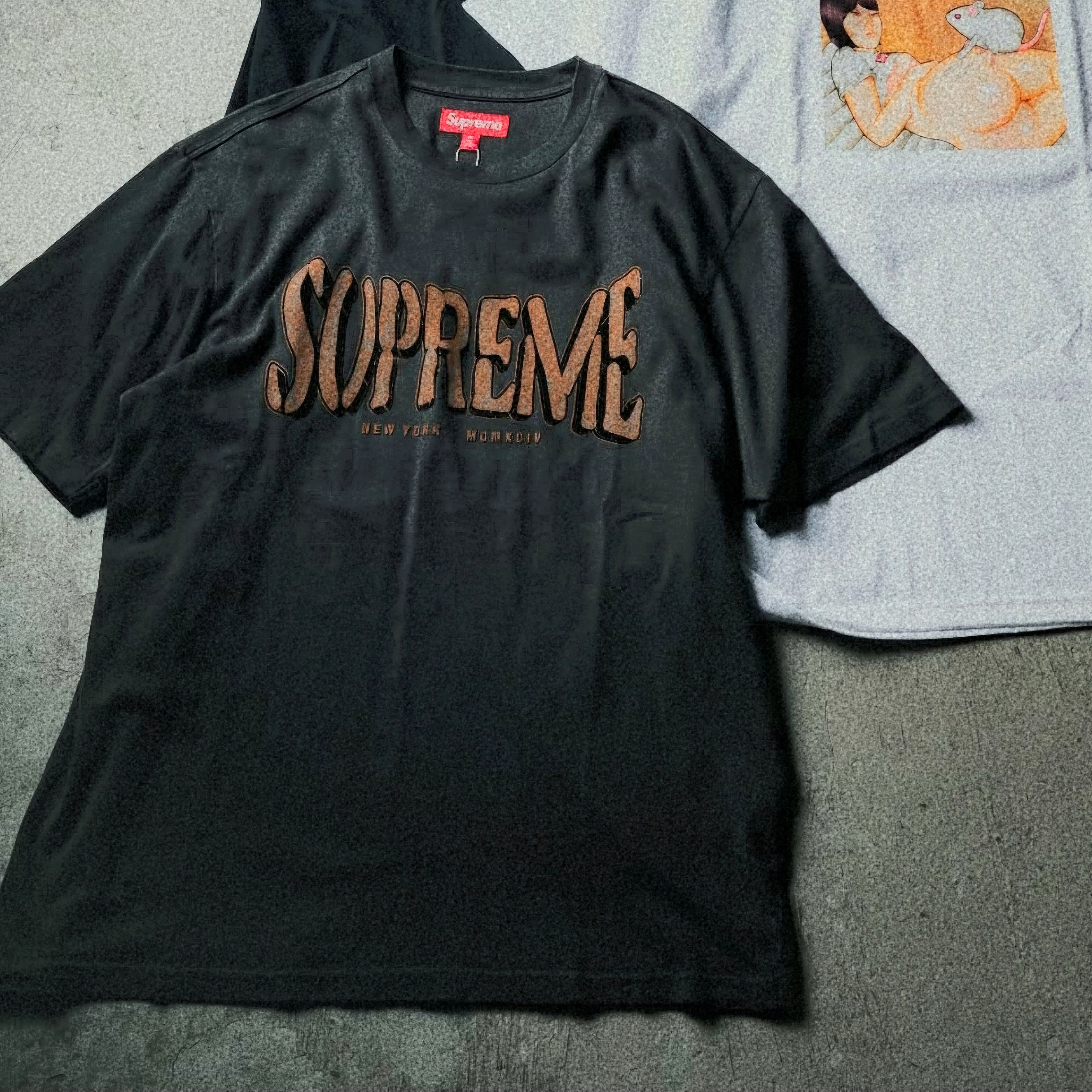 Supreme Flocked Washed S/S Top Black - 25SS 착용 스타일
