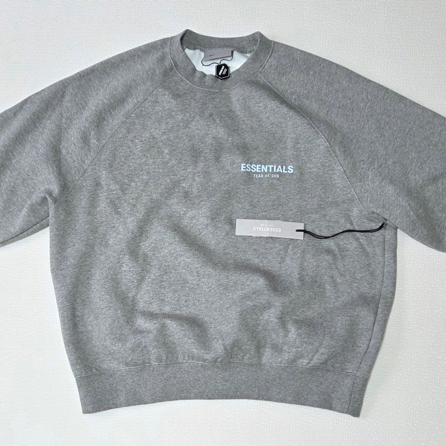 Essentials The Core Collection Pullover Crewneck Heather Oatmeal 착용 스타일 - 1