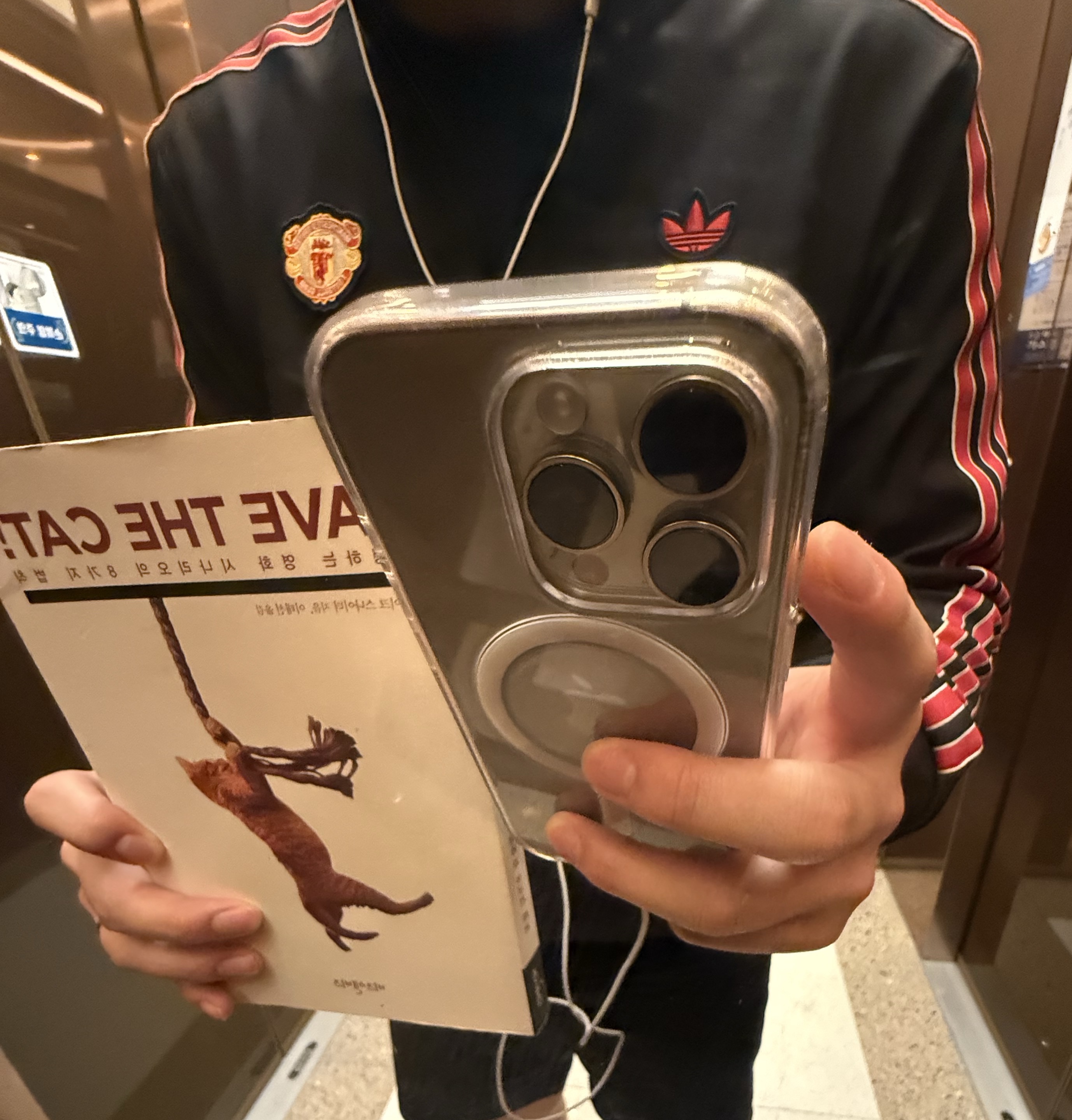 Thisisneverthat T-Logo T-Shirt Heather Grey, Adidas Manchester United Terrace Icon Track Top Black - KR Sizing 착용 스타일