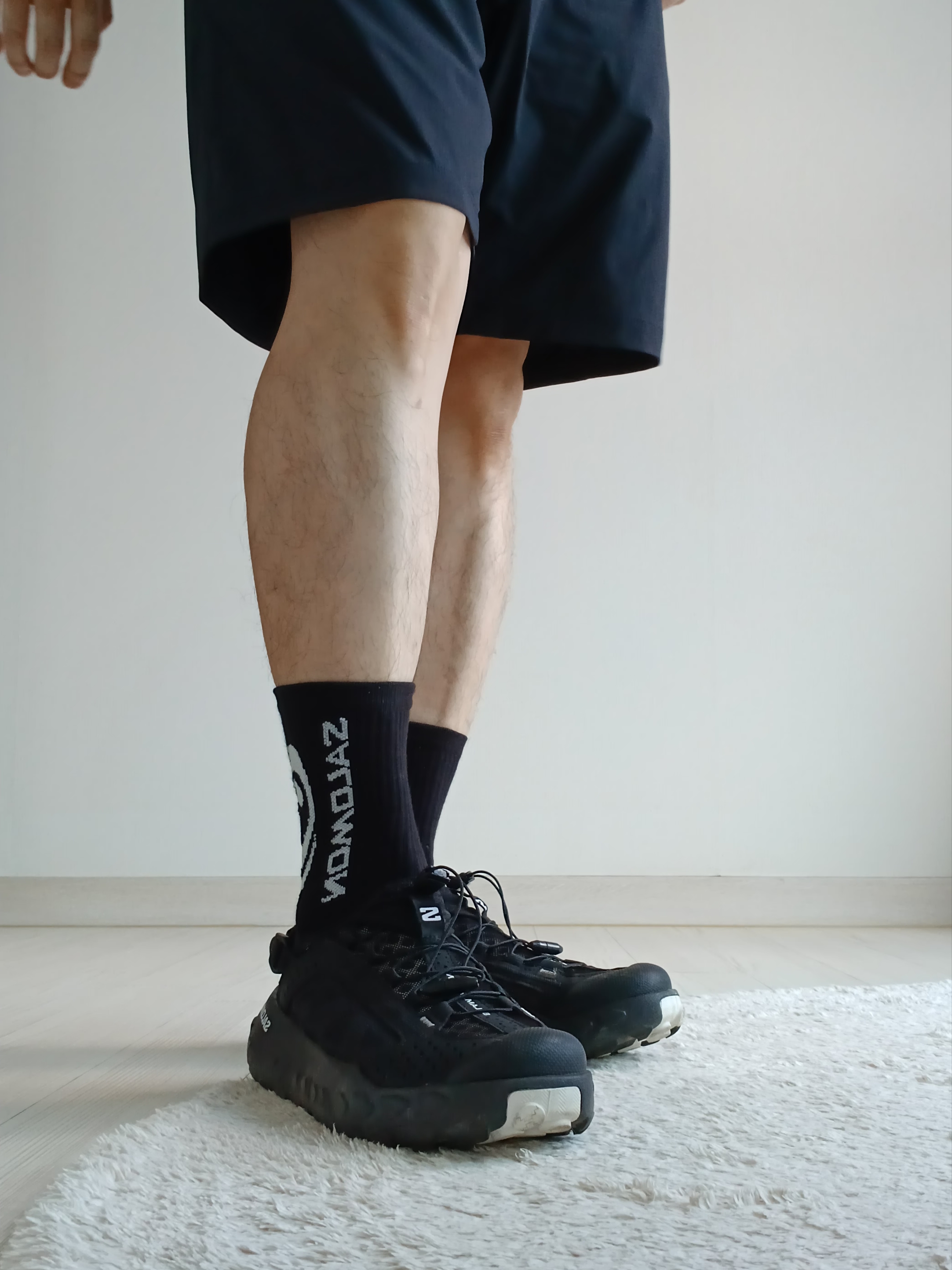 Arc'teryx Incendo Shorts 9 Inch Black, Salomon Solamphibian Black Alloy 착용 스타일 - 3