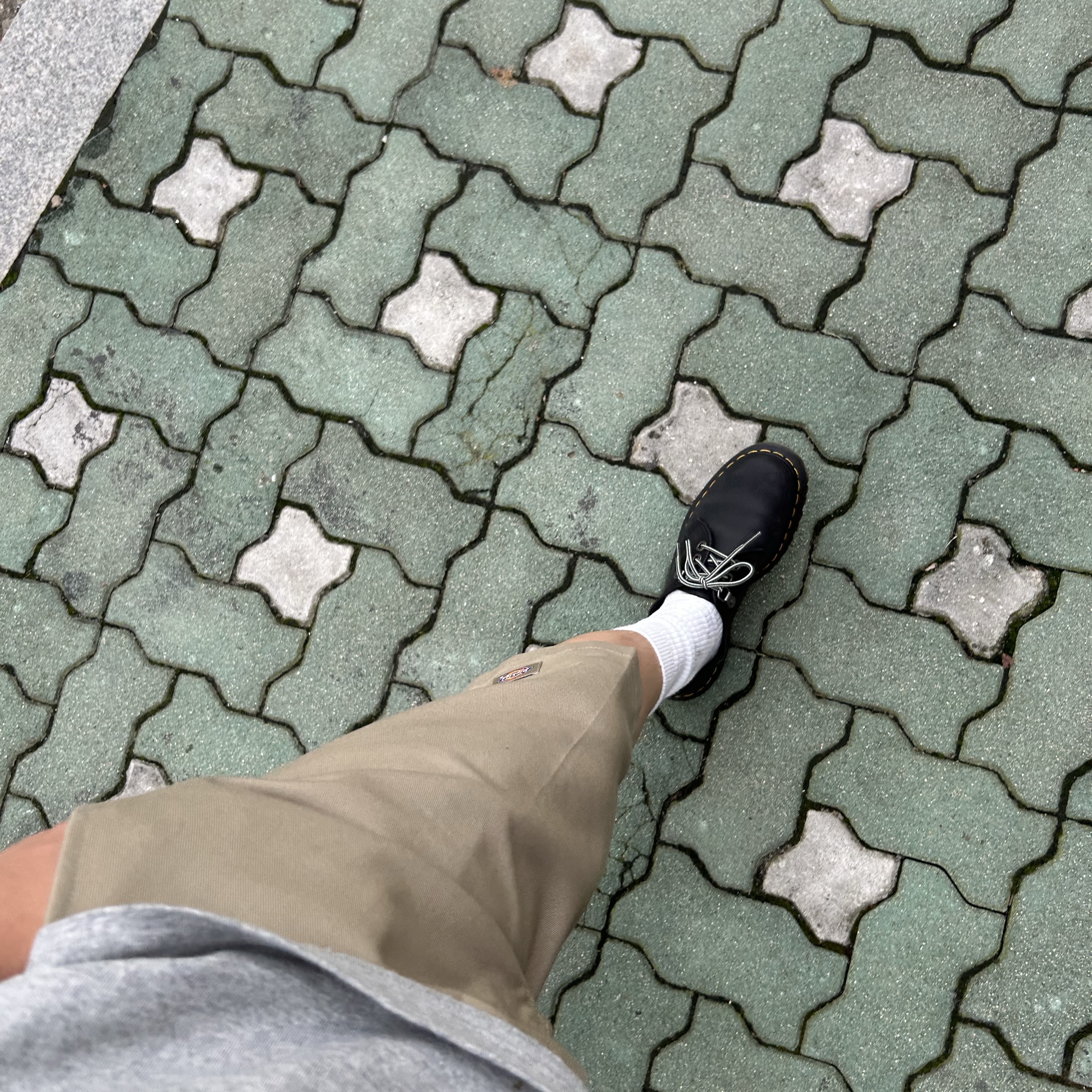 Dr. Martens x Thisisneverthat 1461 Waxed Full Grain Black 착용 스타일 - 1
