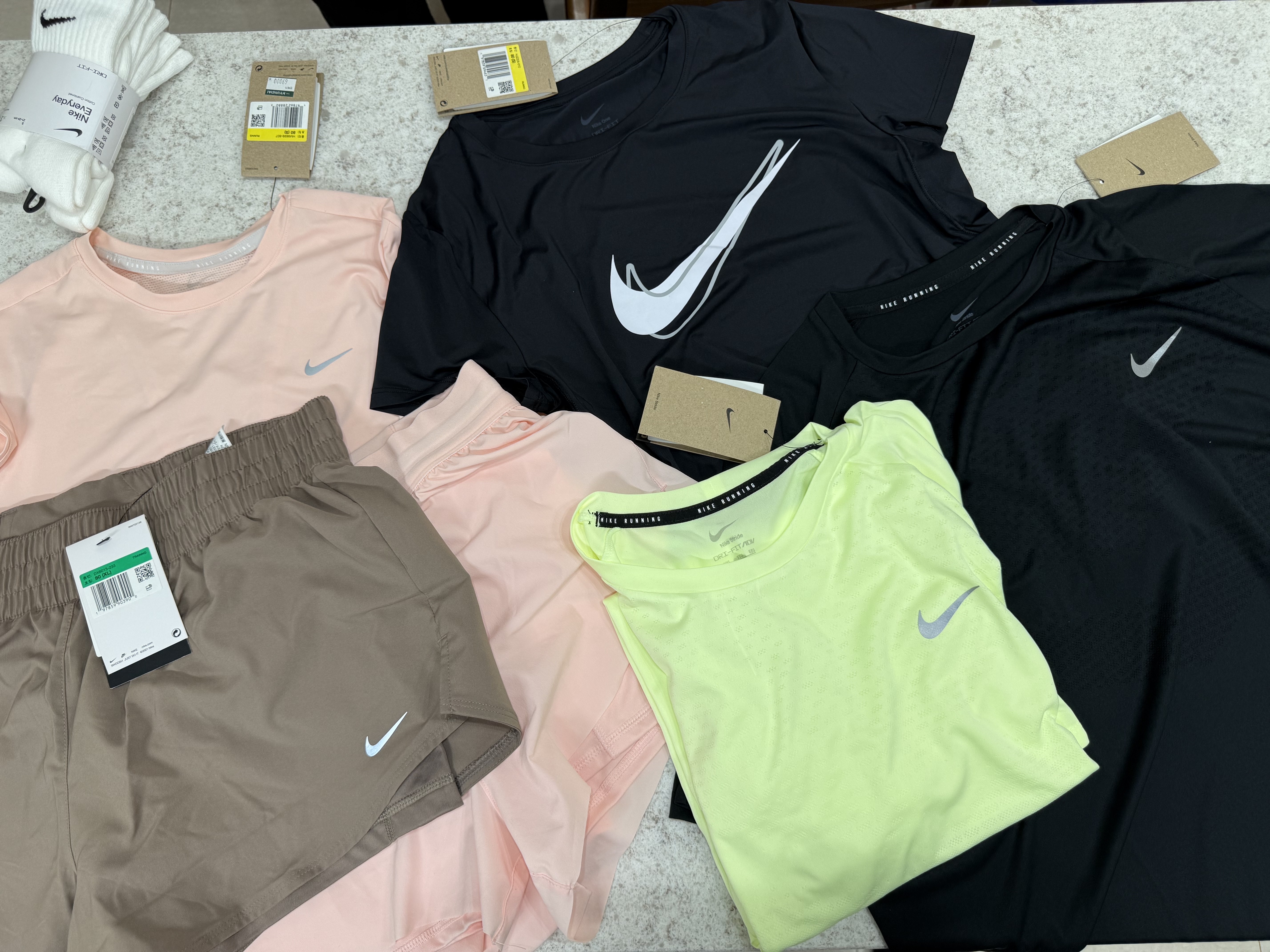 (W) Nike NSW Oversized T-Shirt Cave Stone, (W) Nike NSW Oversized T-Shirt Black 착용 스타일 - 7