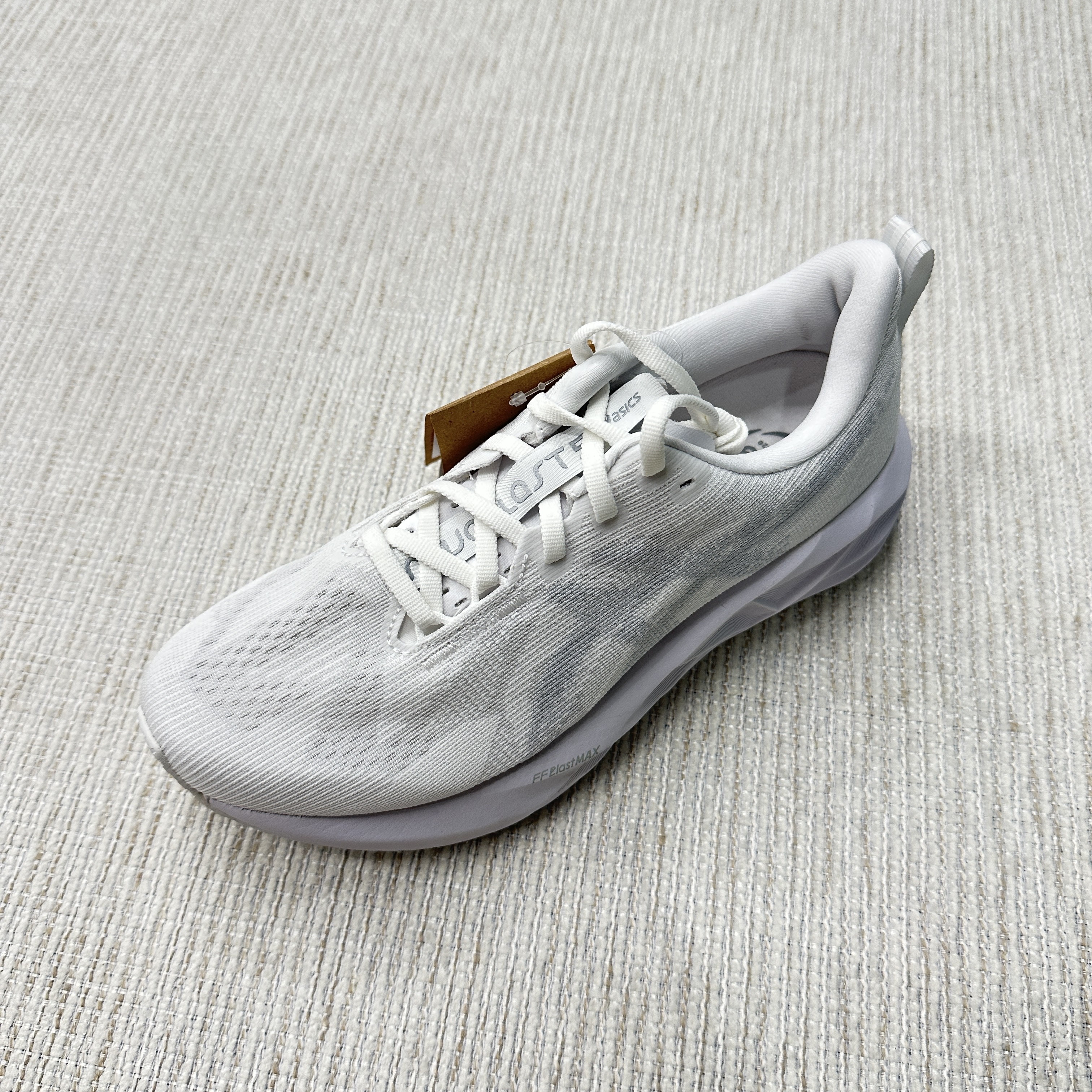 (W) Asics Novablast 5 White Piedmont Grey 착용 스타일