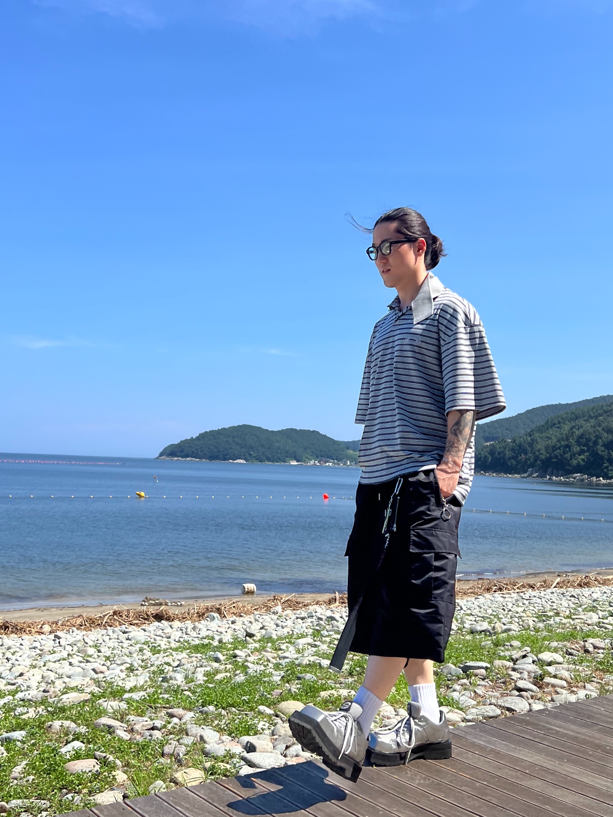 [KREAM 단독] Civision by CSC Double Collar Polo Grey Blue Striped 착용 스타일 - 3