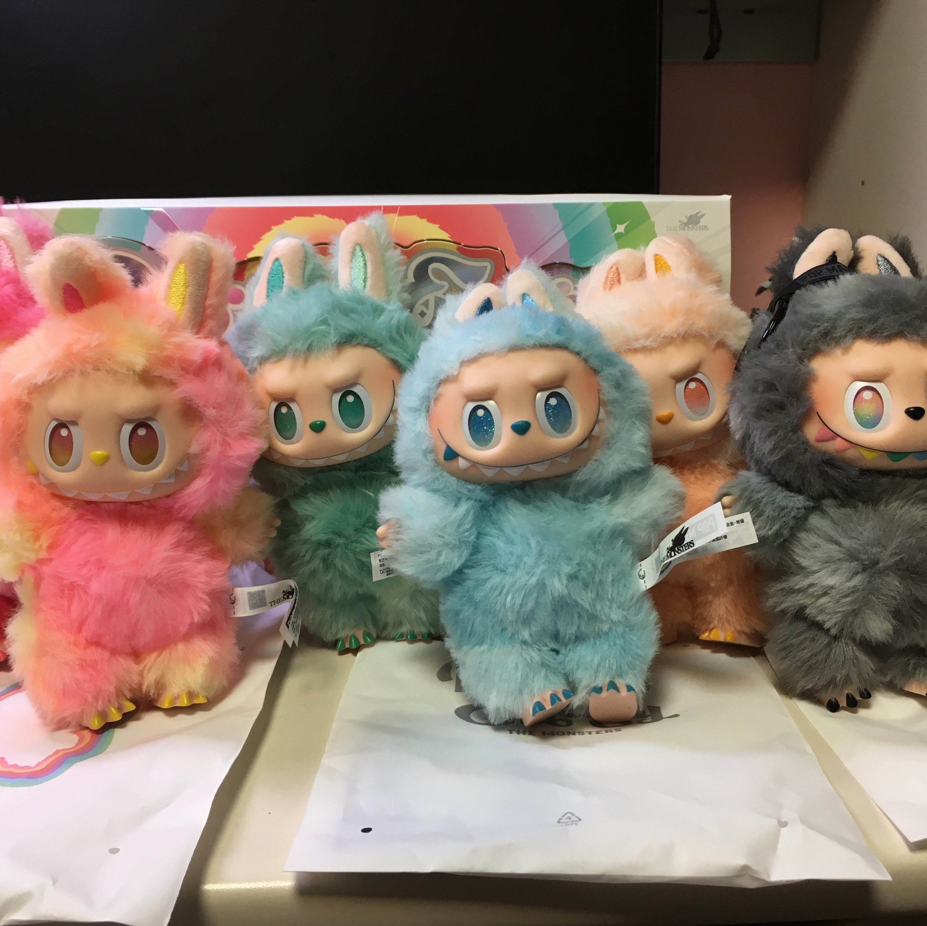 Pop Mart Labubu The Monsters Highlight Series Sealed Case (6 Blind Boxes) 착용 스타일 - 2